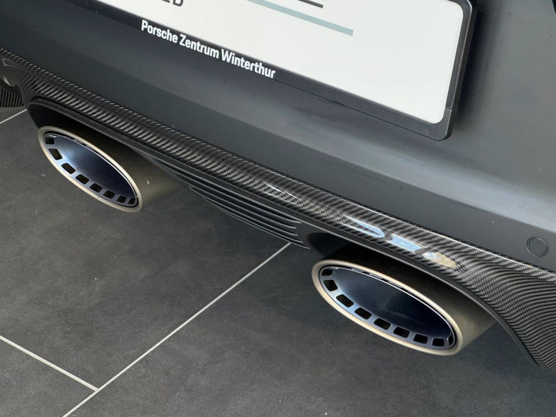 PORSCHE Cayenne Turbo E-Hybrid Coupé mit GT-Paket-image-32