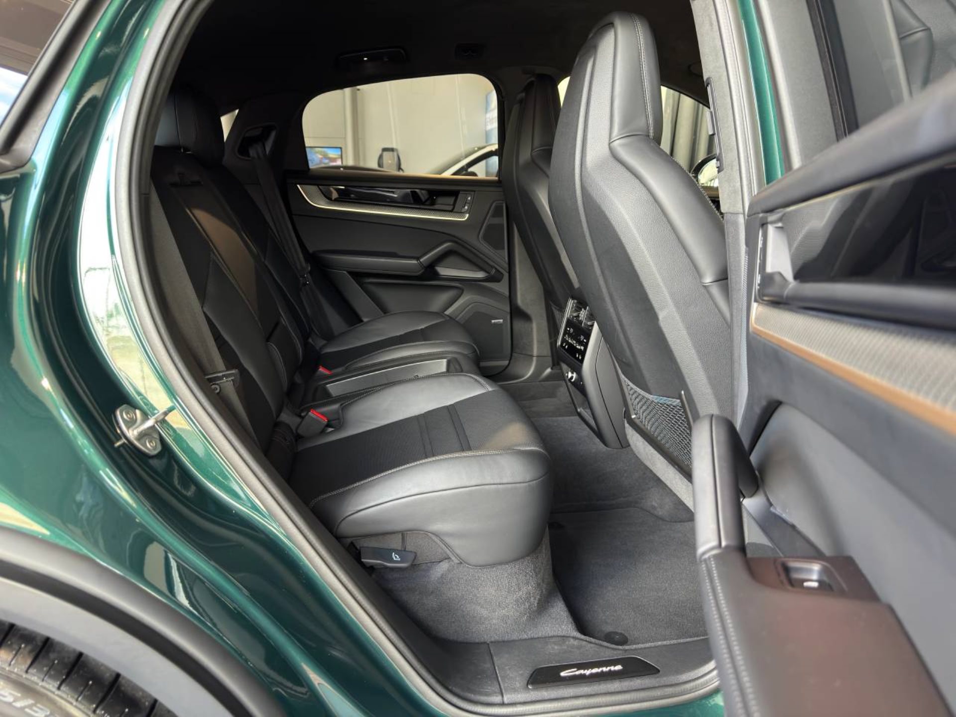 PORSCHE Cayenne Turbo E-Hybrid Coupé mit GT-Paket-image-18