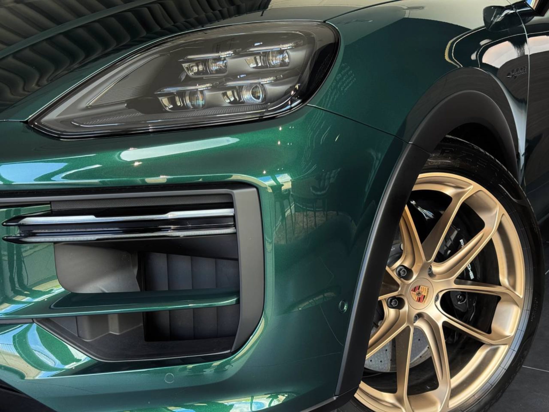 PORSCHE Cayenne Turbo E-Hybrid Coupé mit GT-Paket-image-30