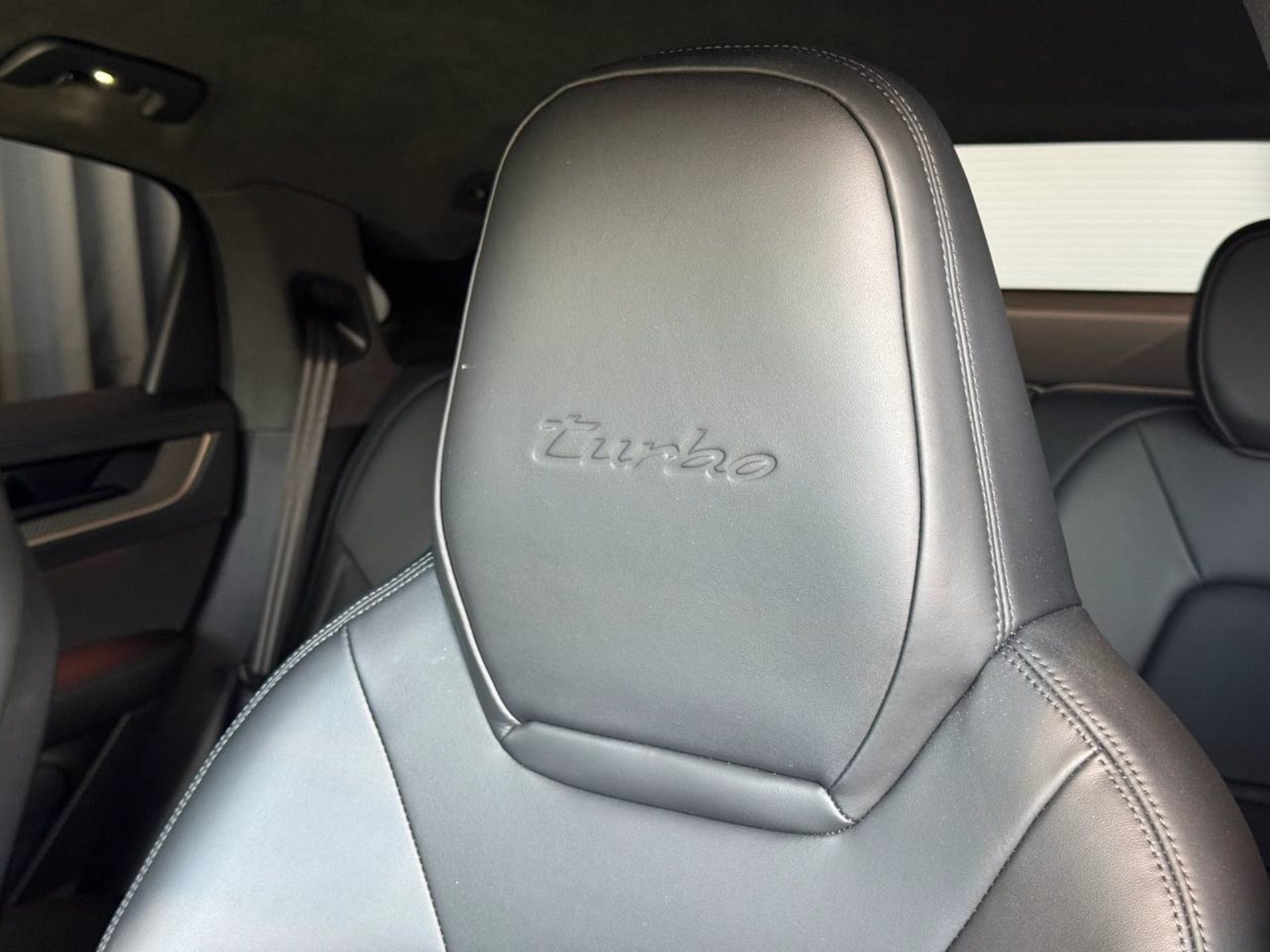 PORSCHE Cayenne Turbo E-Hybrid Coupé mit GT-Paket-image-33