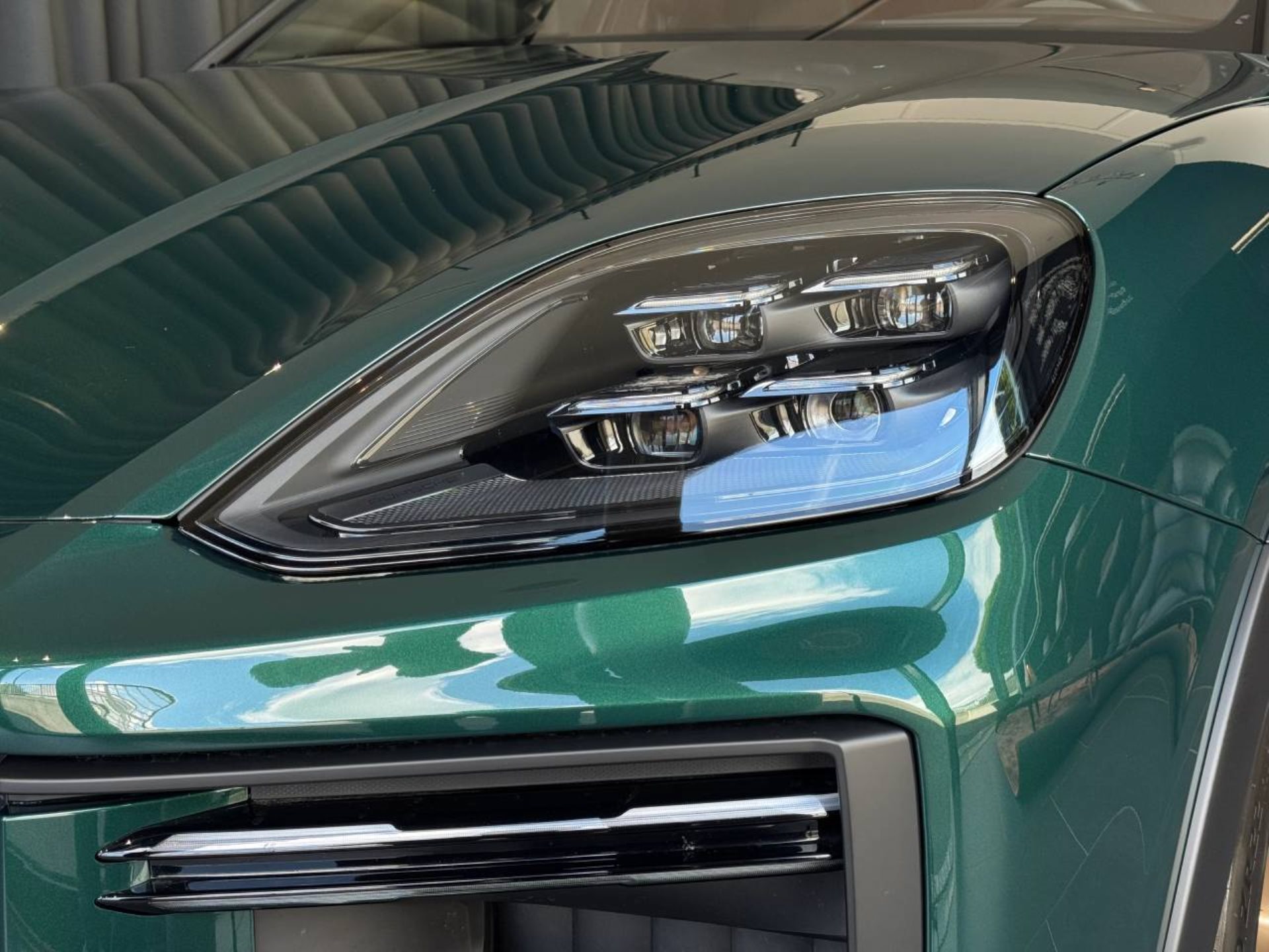 PORSCHE Cayenne Turbo E-Hybrid Coupé mit GT-Paket-image-12