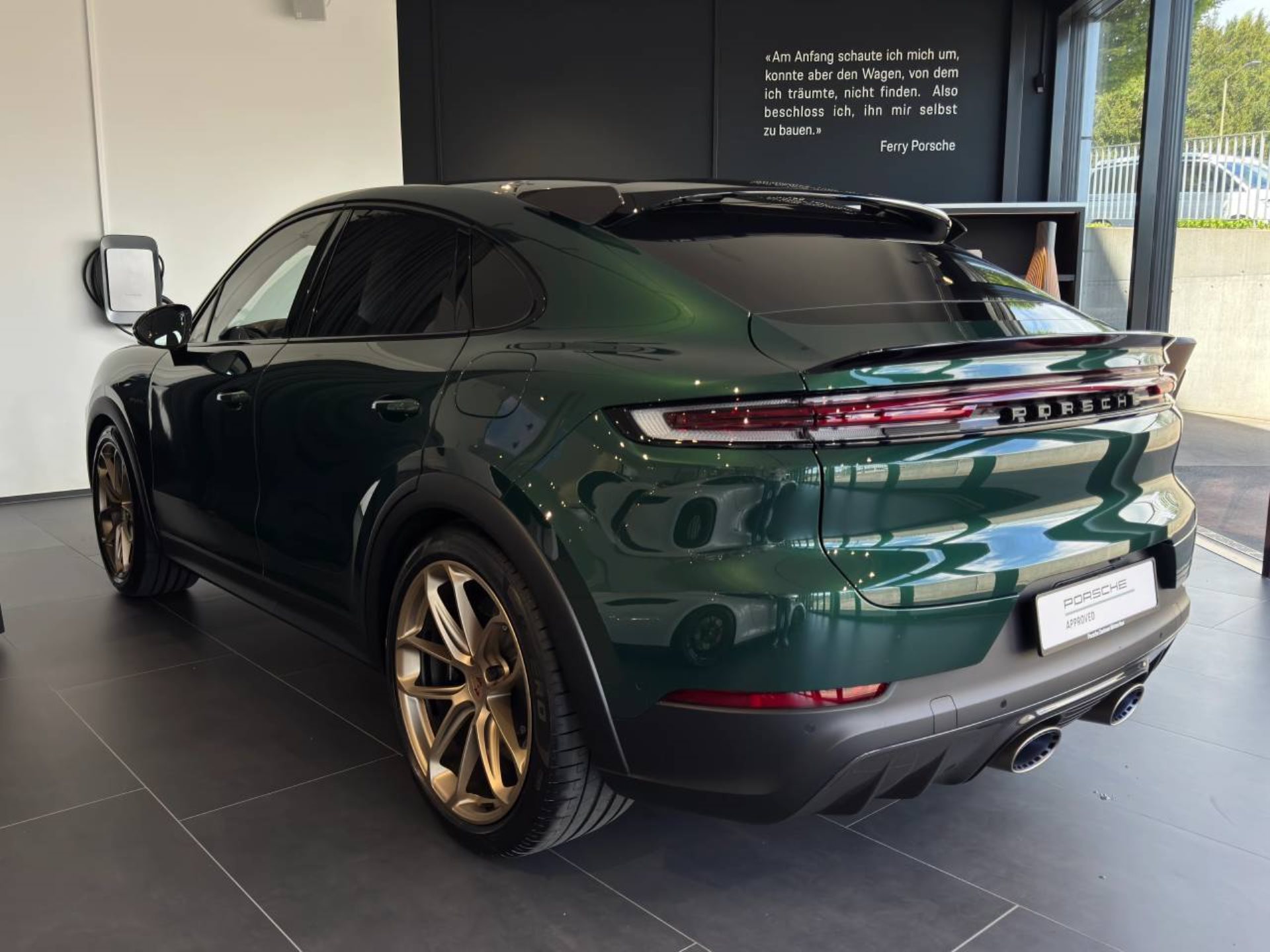 PORSCHE Cayenne Turbo E-Hybrid Coupé mit GT-Paket-showroom-element-2