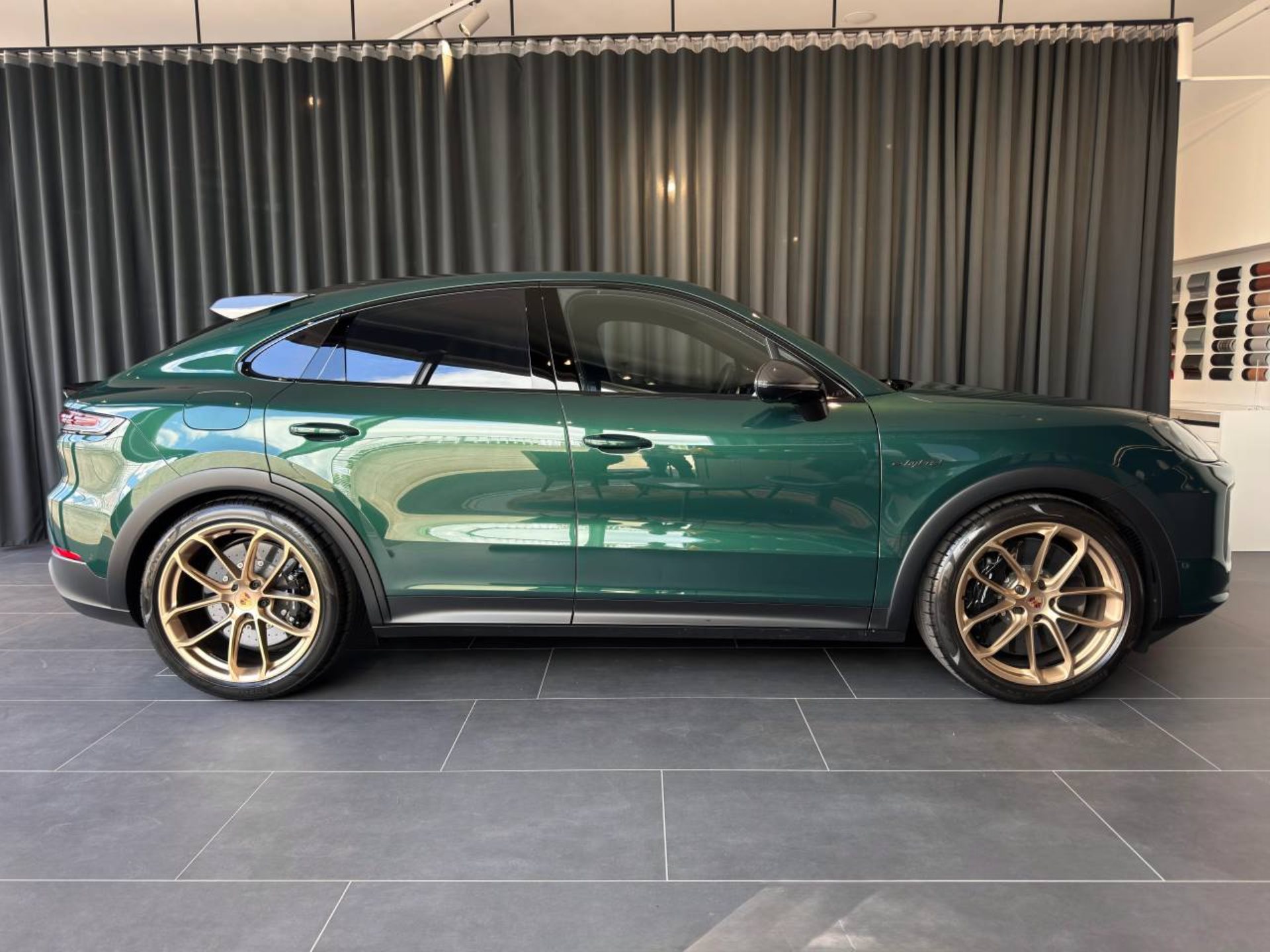 PORSCHE Cayenne Turbo E-Hybrid Coupé mit GT-Paket-image-7