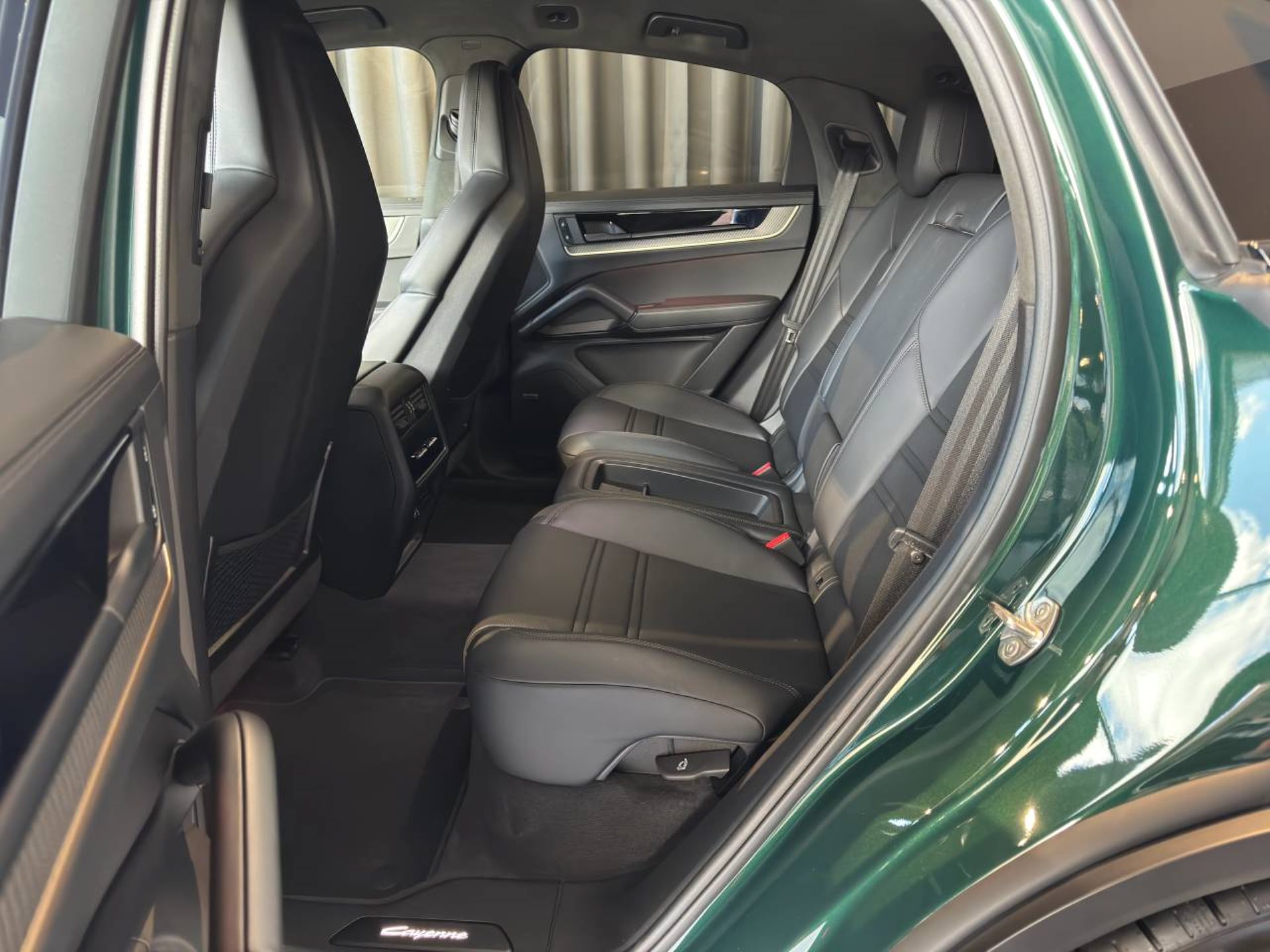 PORSCHE Cayenne Turbo E-Hybrid Coupé mit GT-Paket-image-19