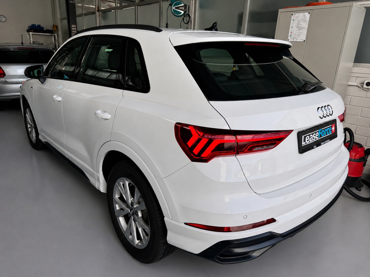 AUDI Q3 45 TFSI S line quattro S-tronic-image-2