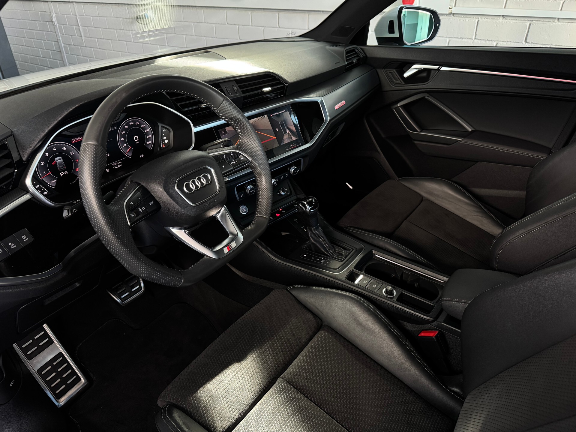 AUDI Q3 45 TFSI S line quattro S-tronic-image-4
