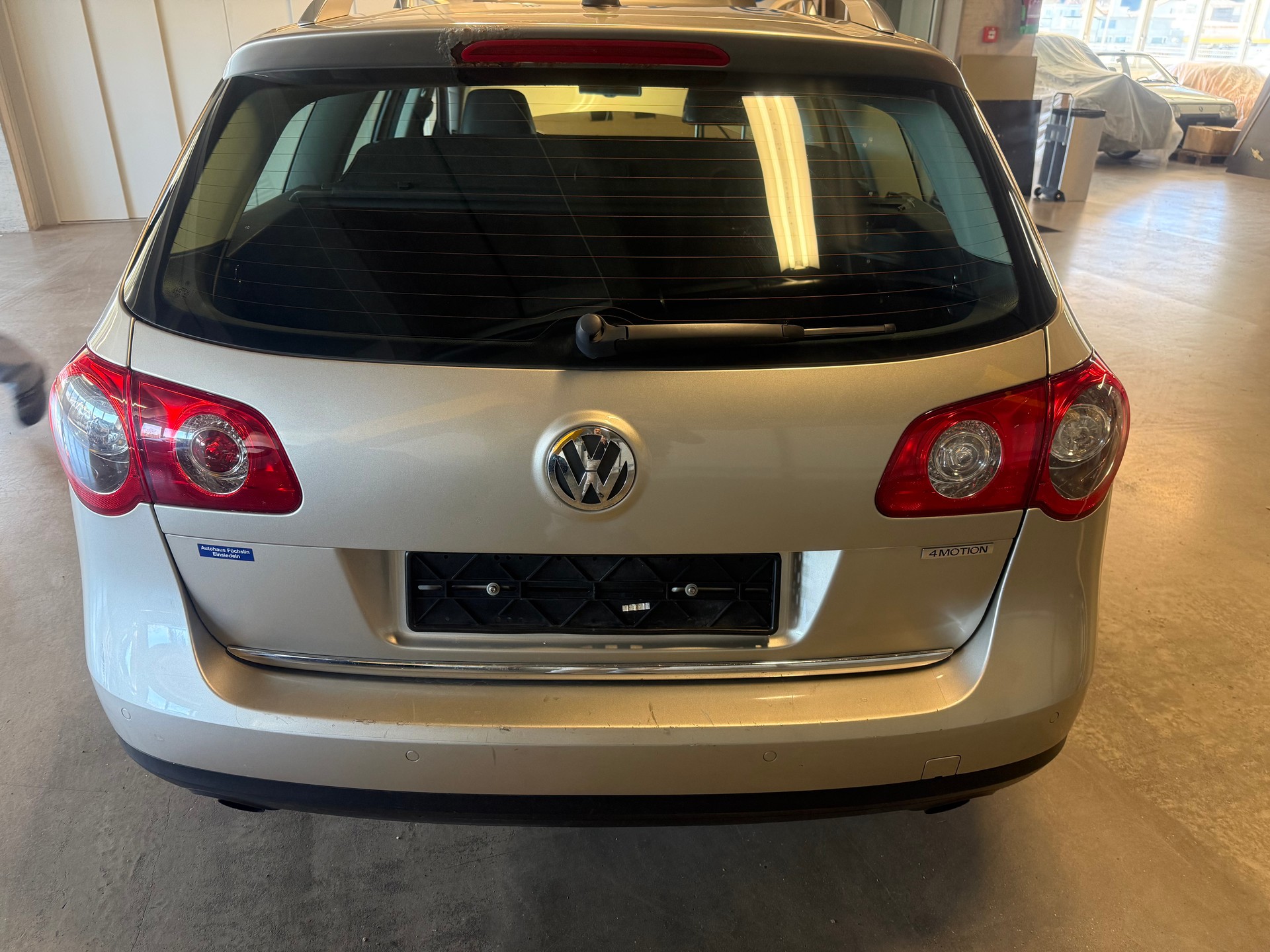 VW Passat Variant 3.2 V6 FSI Highline 4Motion-image-6