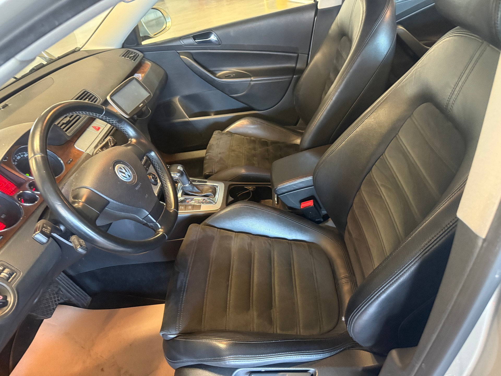VW Passat Variant 3.2 V6 FSI Highline 4Motion-image-8