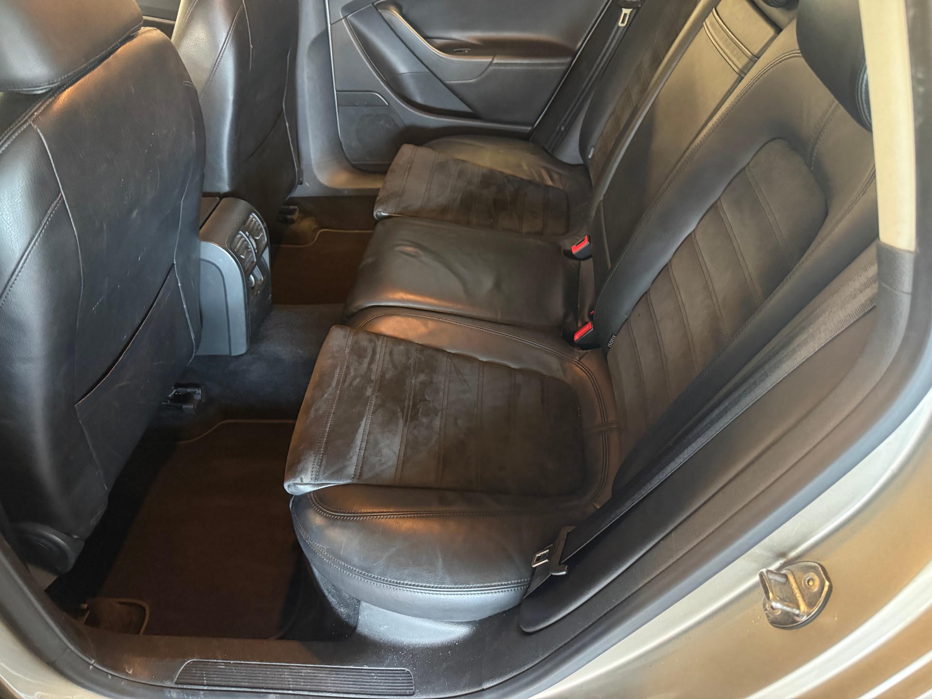 VW Passat Variant 3.2 V6 FSI Highline 4Motion-image-10