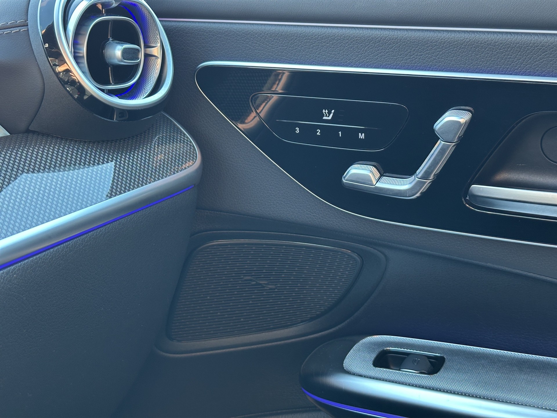 MERCEDES-BENZ CLE 200 AMG Night 9G-Tronic-image-13