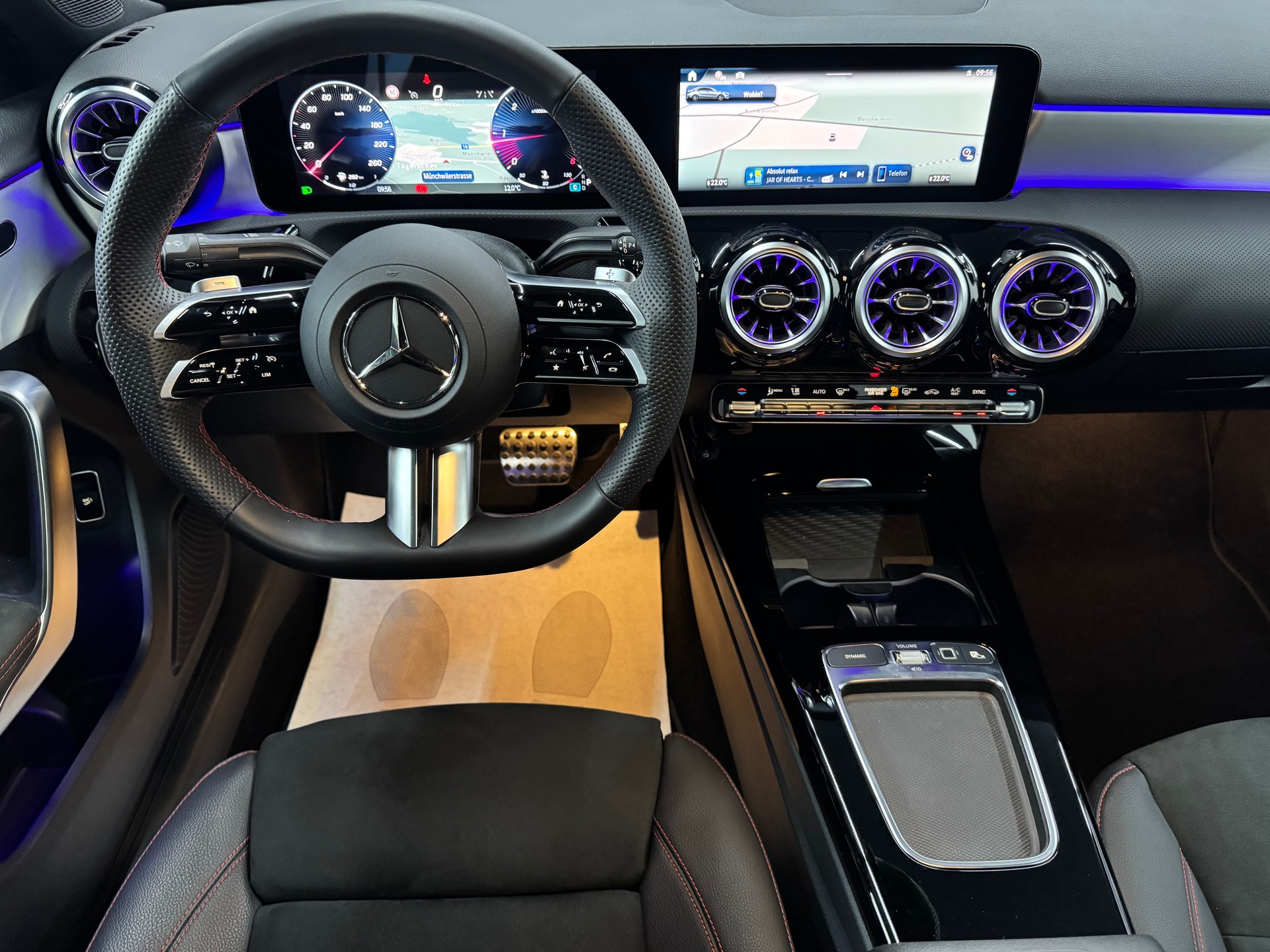 MERCEDES-BENZ A 220 d AMG Line 8G-DCT *Facelift*-image-18