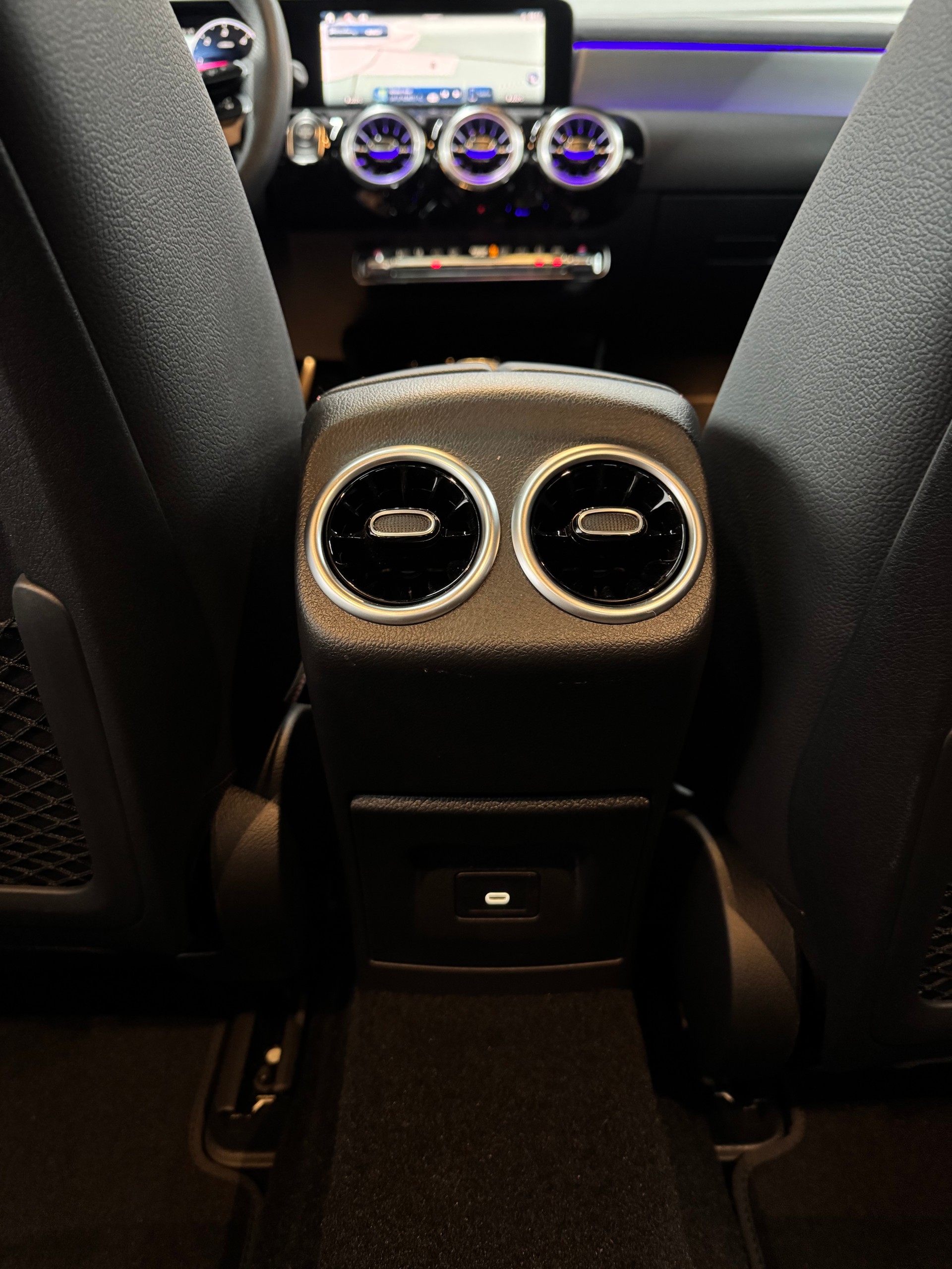 MERCEDES-BENZ A 220 d AMG Line 8G-DCT *Facelift*-image-23