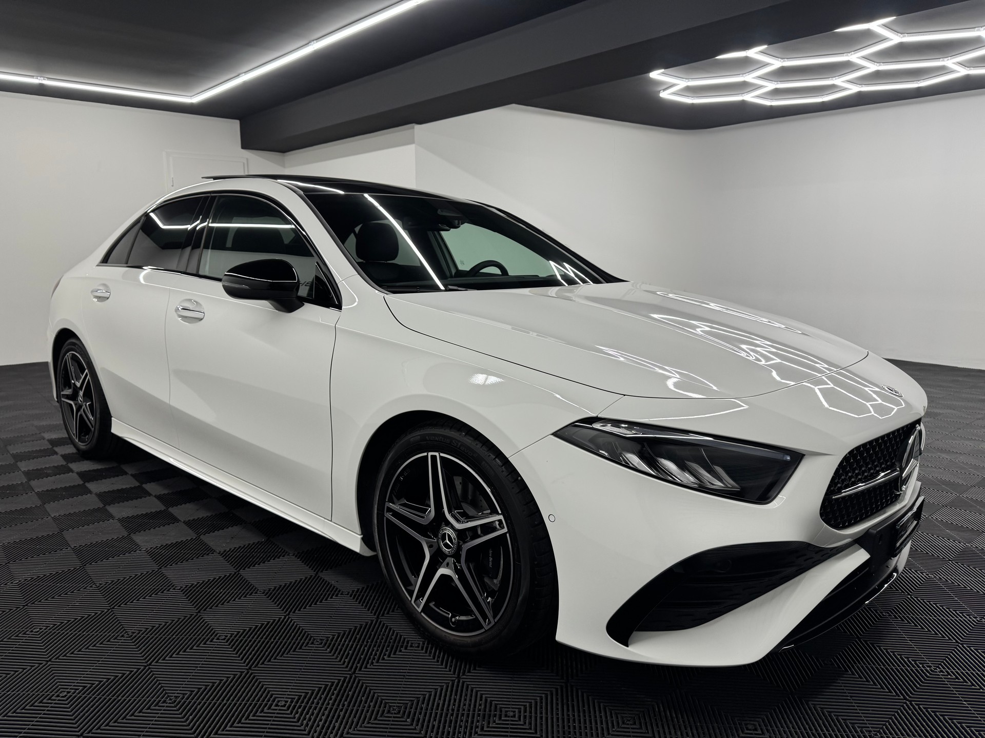 MERCEDES-BENZ A 220 d AMG Line 8G-DCT *Facelift*-image-8
