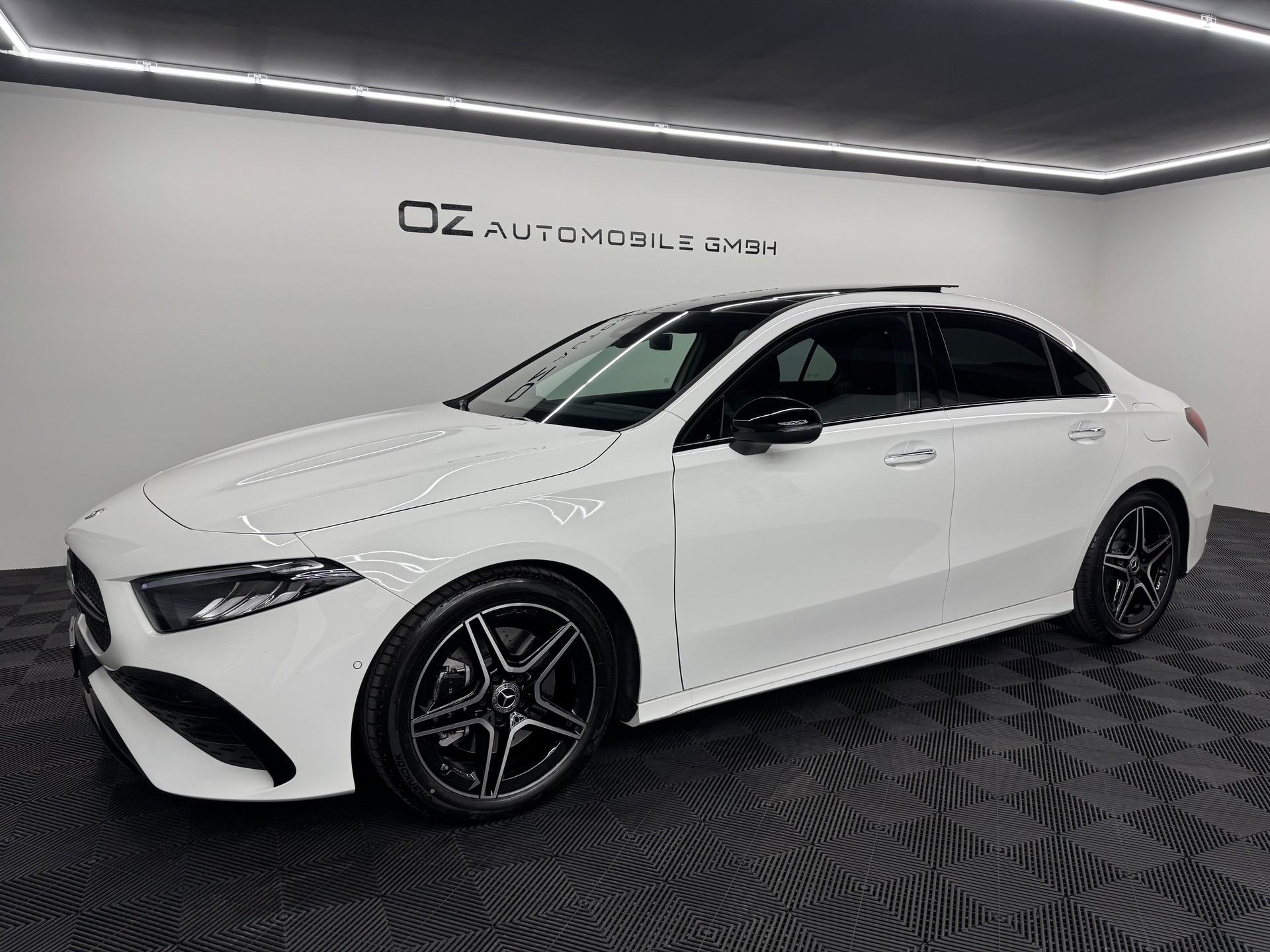 MERCEDES-BENZ A 220 d AMG Line 8G-DCT *Facelift*-showroom-element-3