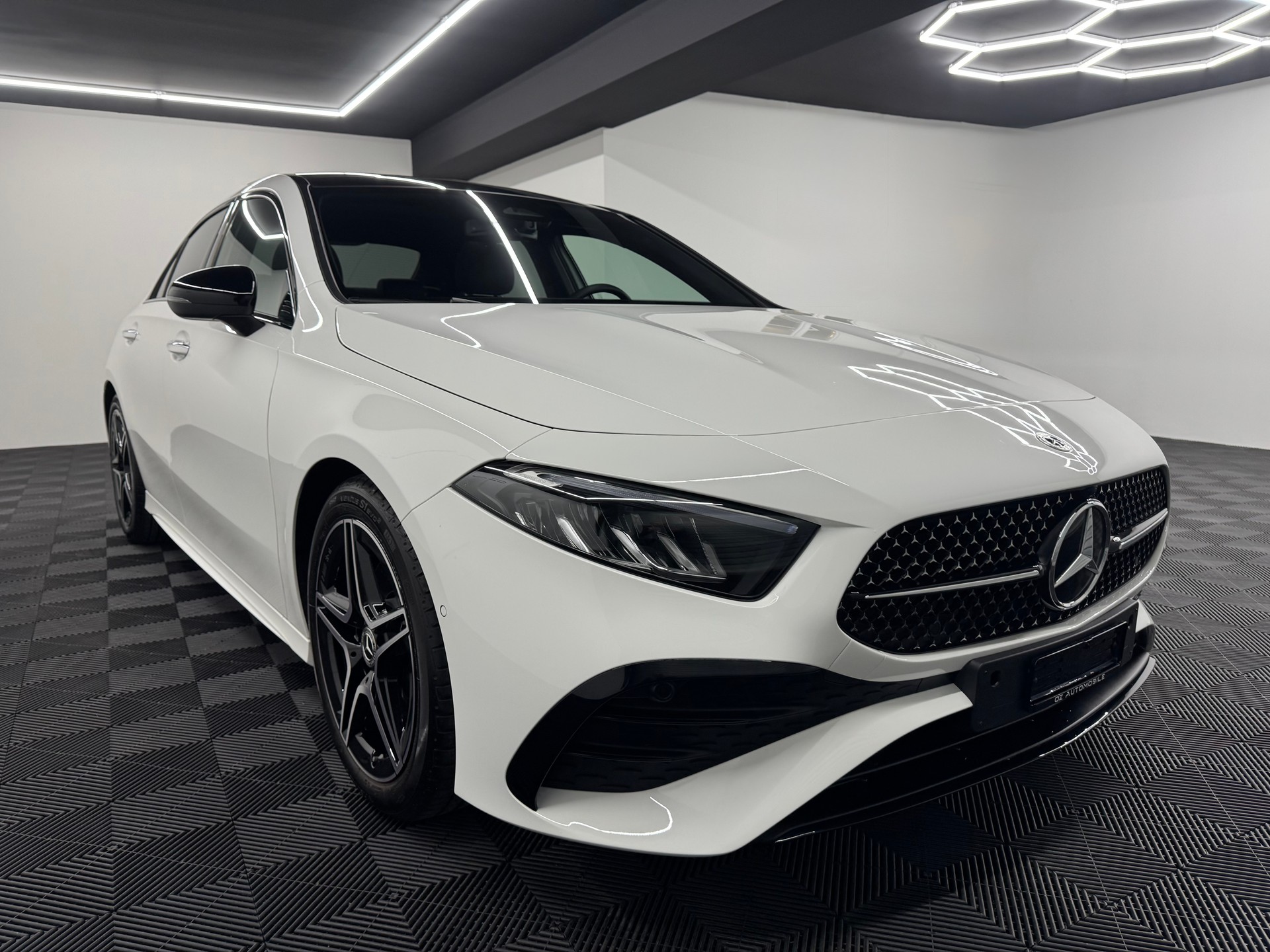 MERCEDES-BENZ A 220 d AMG Line 8G-DCT *Facelift*-image-9