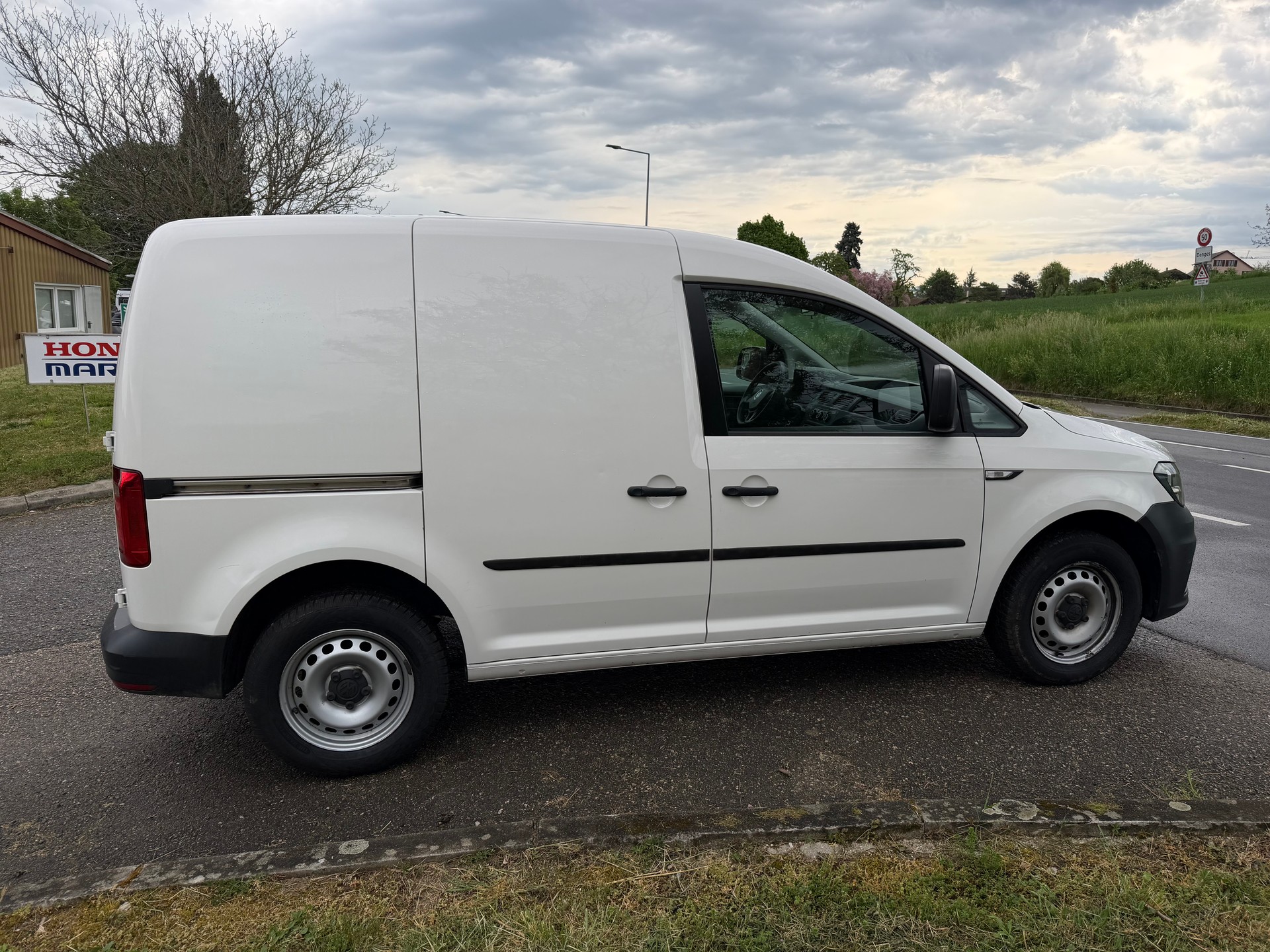 VW Caddy 1.2 TSI BlueMotion Technology-image-2
