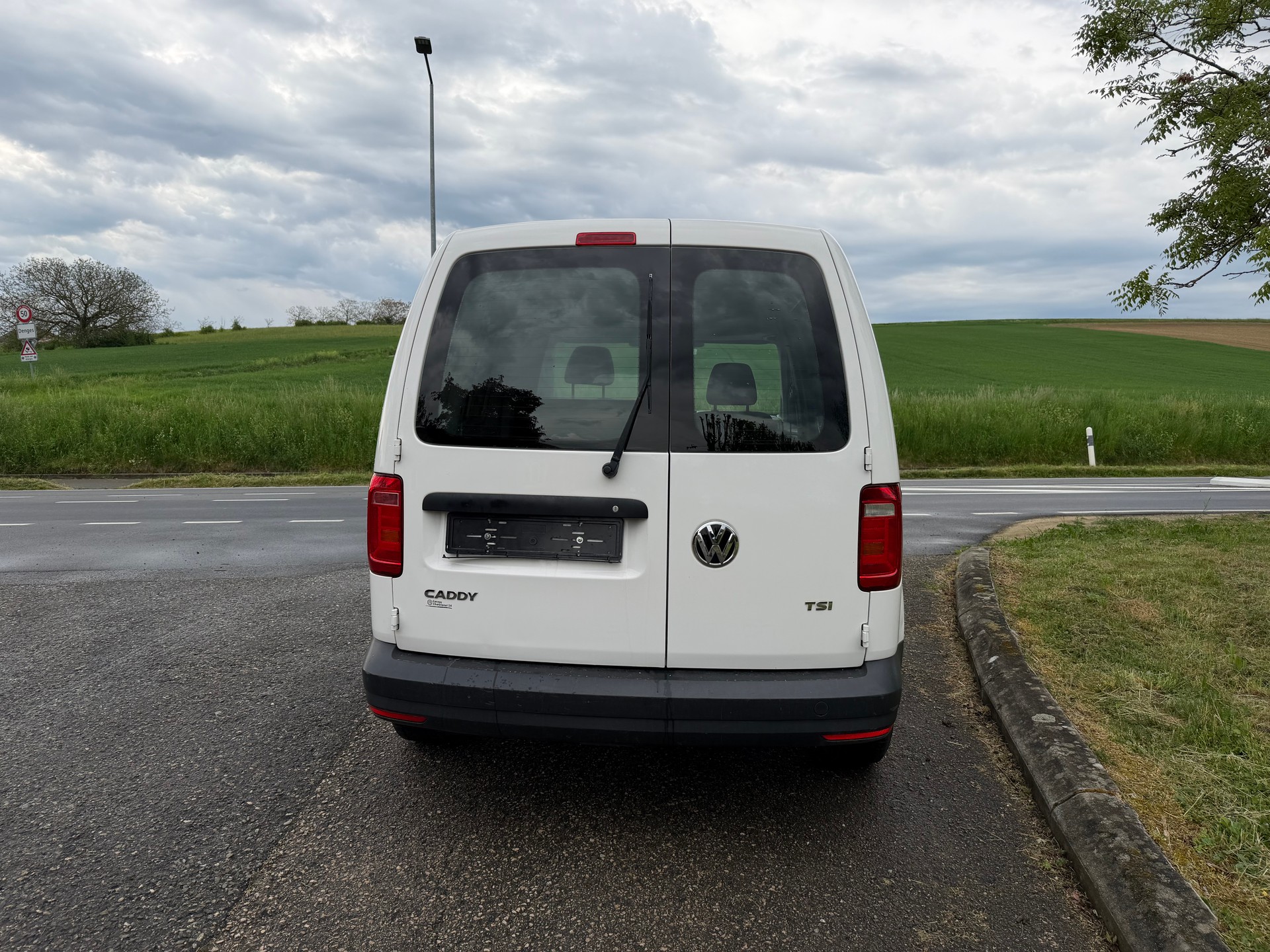 VW Caddy 1.2 TSI BlueMotion Technology-image-12