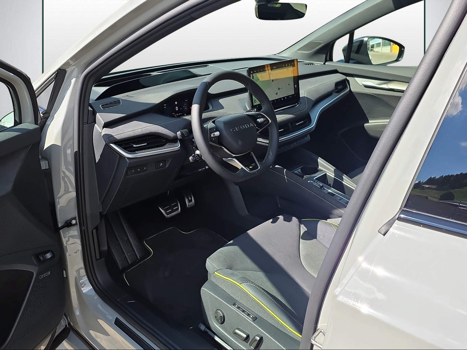 SKODA Enyaq 4x4 RS-image-5