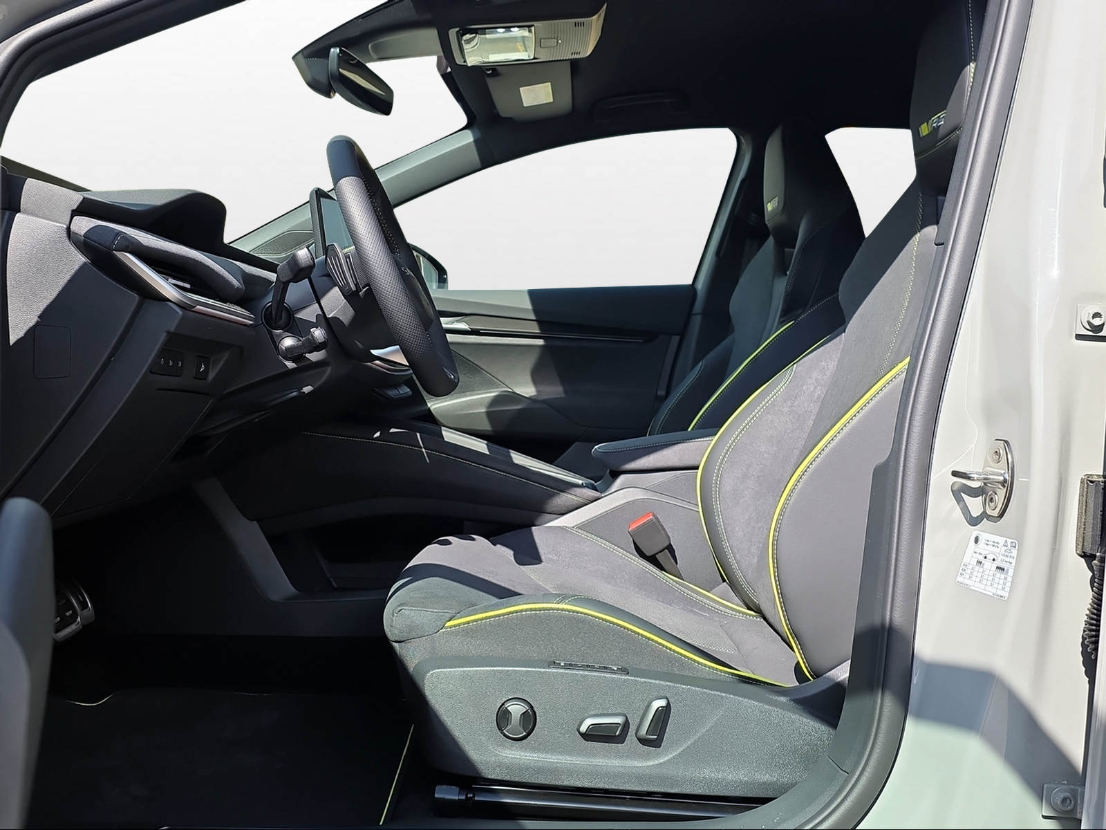 SKODA Enyaq 4x4 RS-image-6
