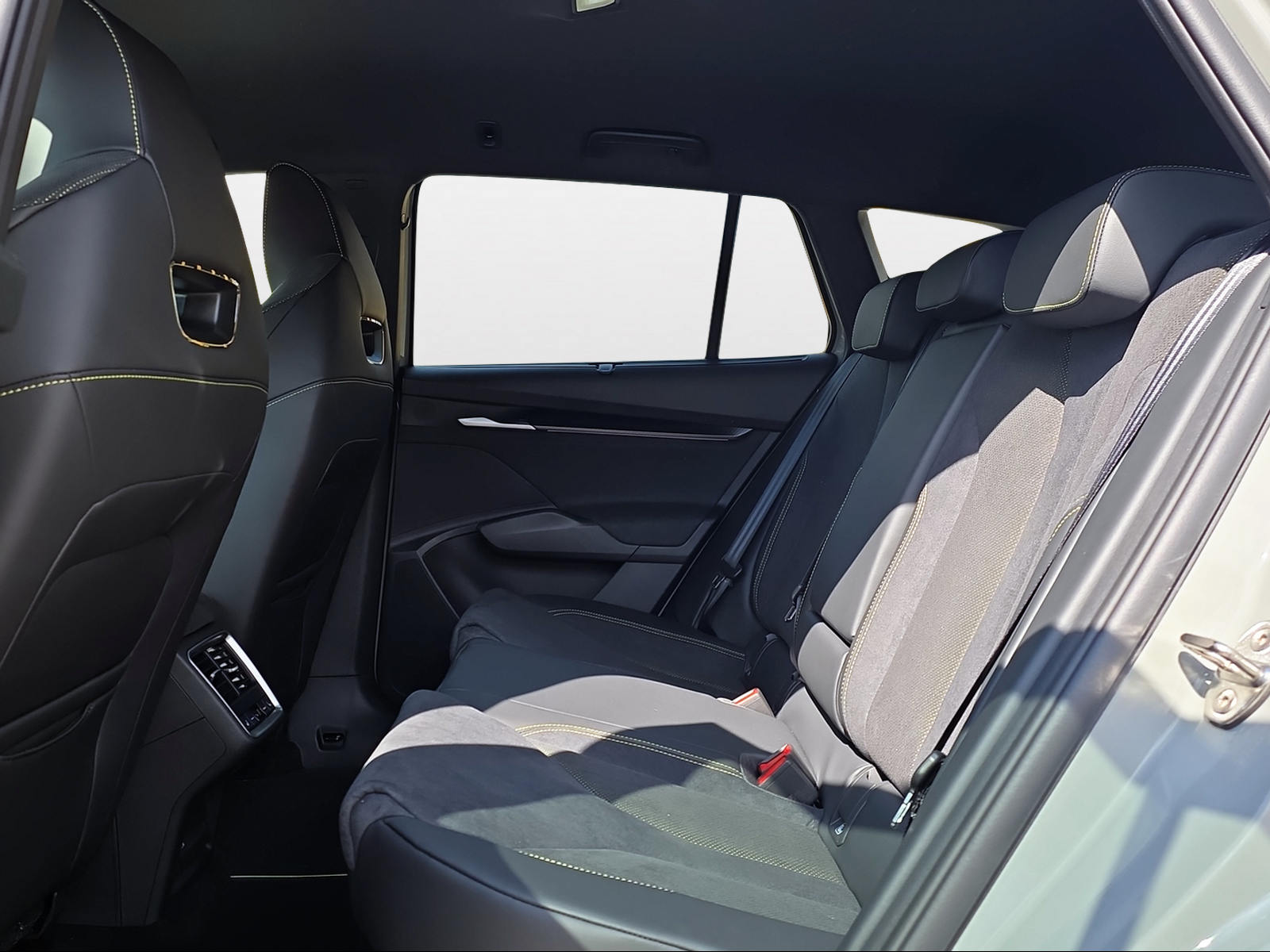 SKODA Enyaq 4x4 RS-image-10