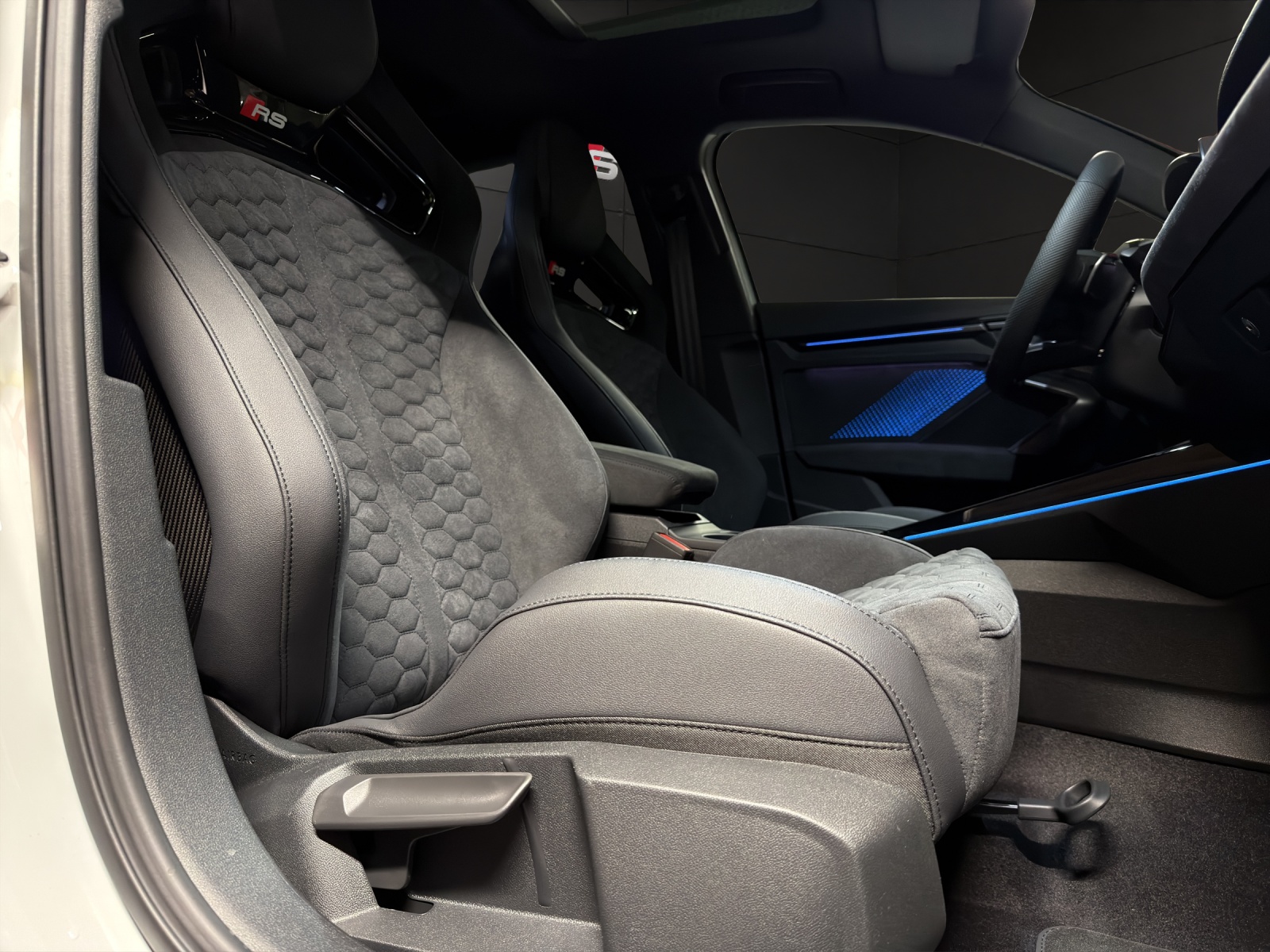 AUDI RS3 Sportback 2.5 TSI quattro S-tronic-image-13