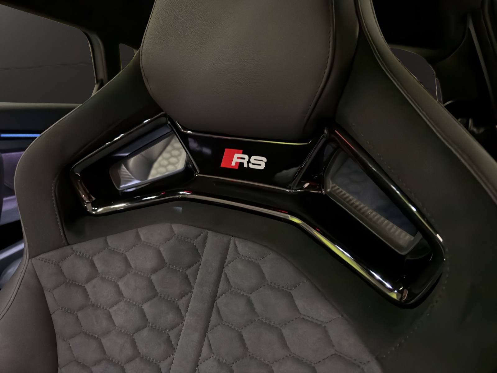 AUDI RS3 Sportback 2.5 TSI quattro S-tronic-image-25