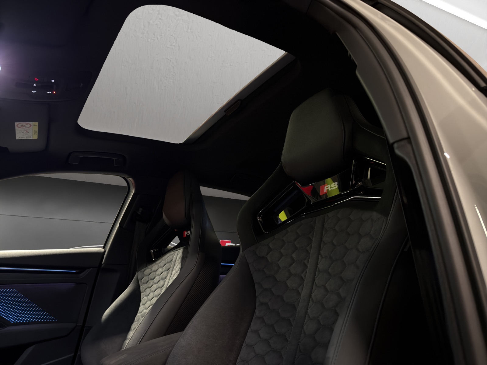 AUDI RS3 Sportback 2.5 TSI quattro S-tronic-image-21