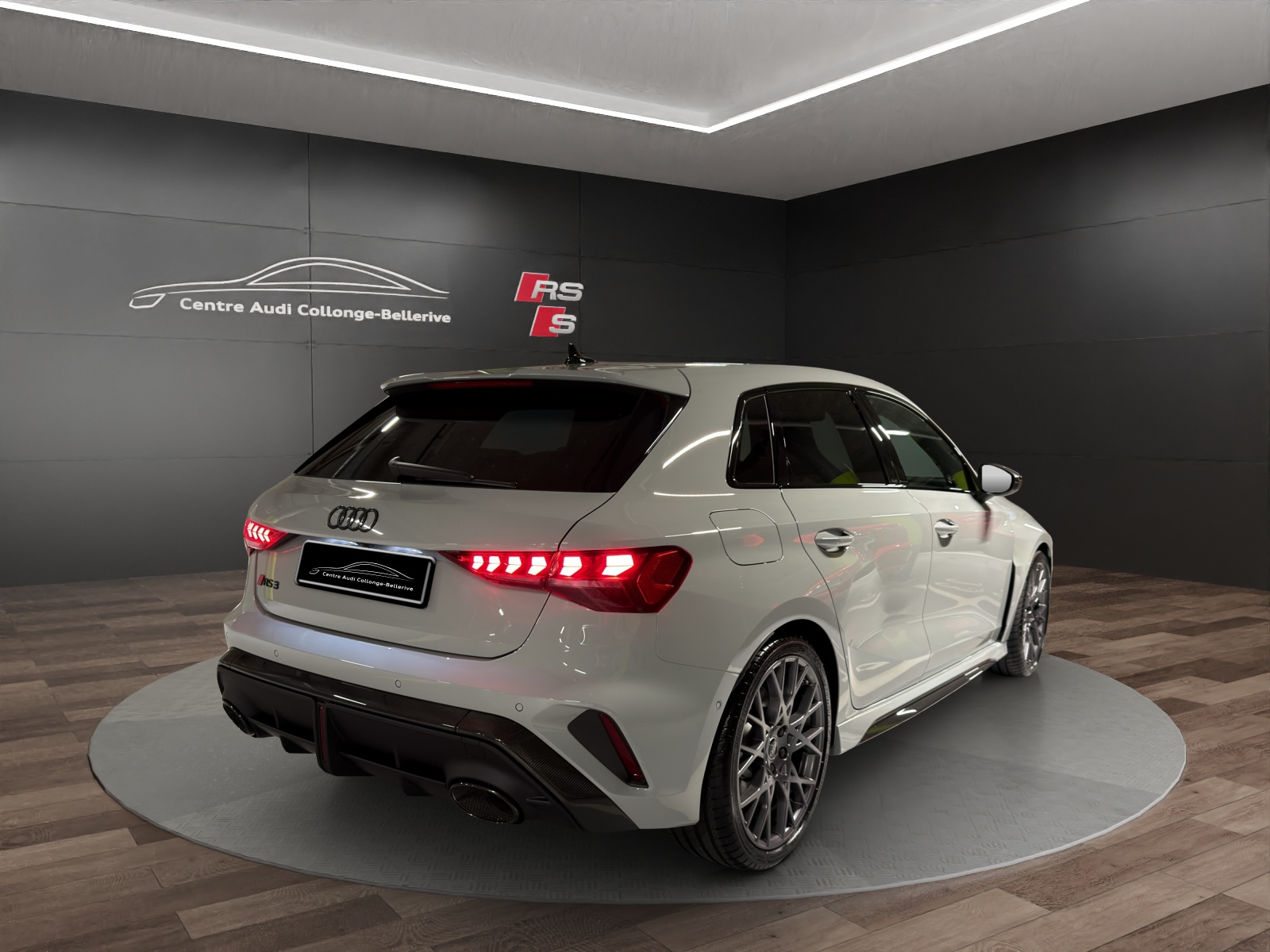 AUDI RS3 Sportback 2.5 TSI quattro S-tronic-image-5