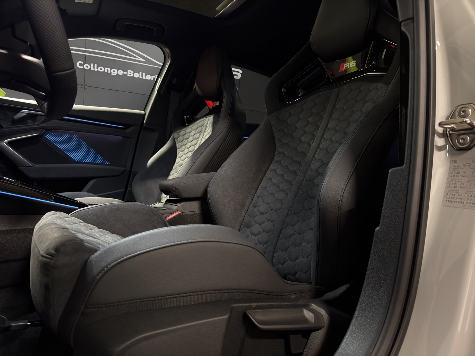 AUDI RS3 Sportback 2.5 TSI quattro S-tronic-image-26
