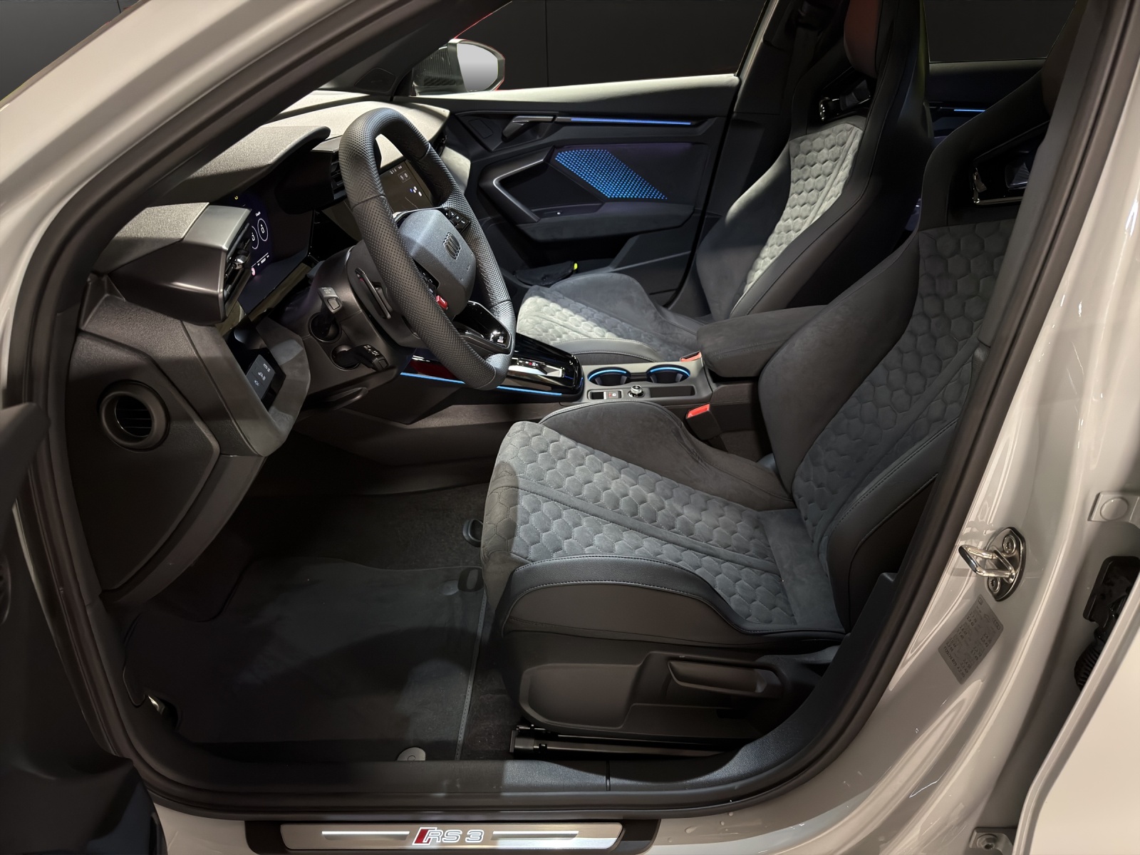AUDI RS3 Sportback 2.5 TSI quattro S-tronic-image-7
