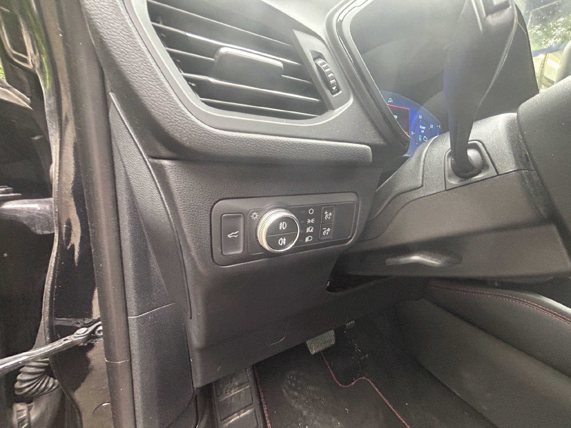 FORD Kuga 2.5 Hybrid ST-Line X 4x4-image-28