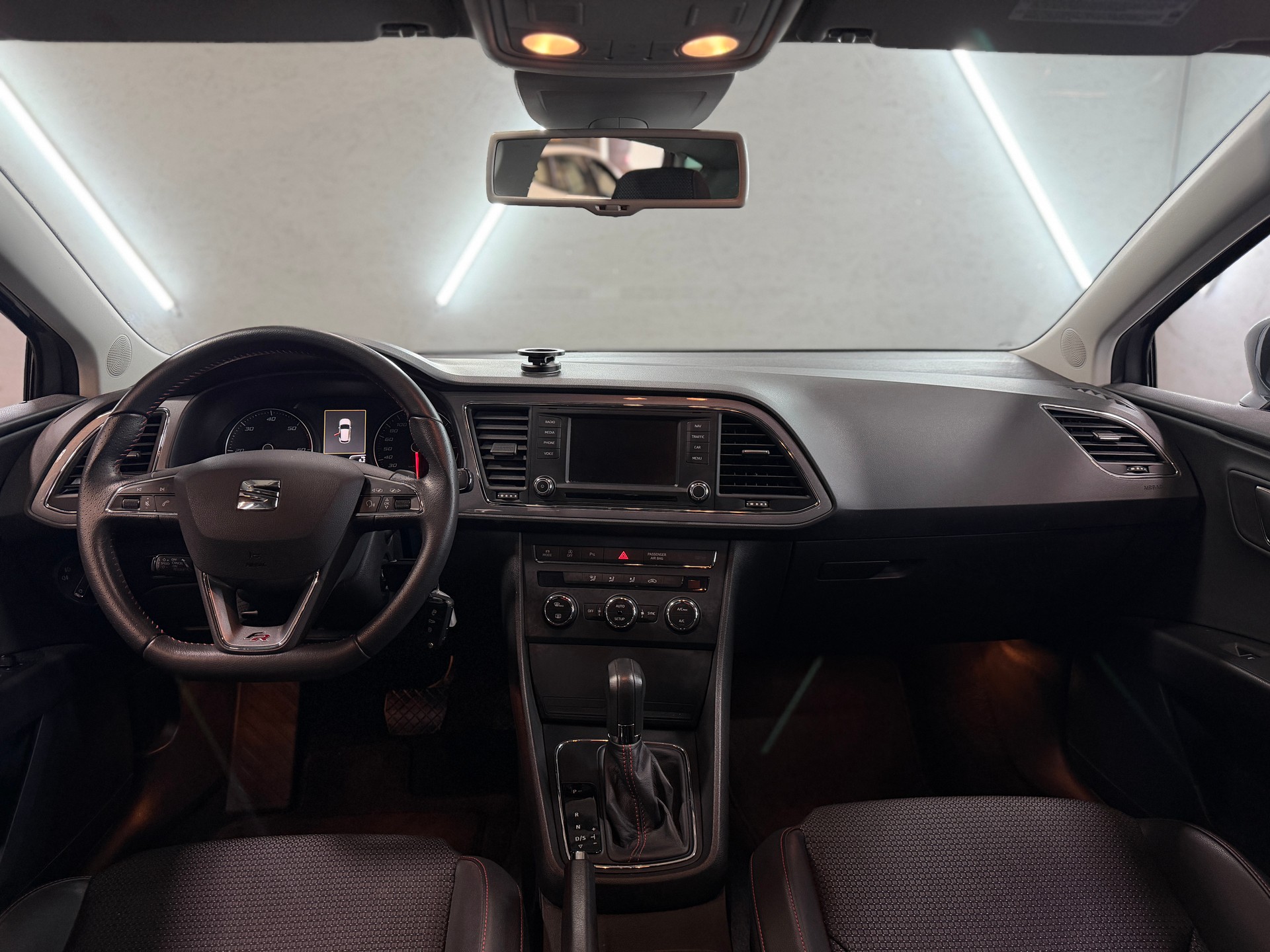 SEAT Leon 2.0 TDI FR DSG-image-13