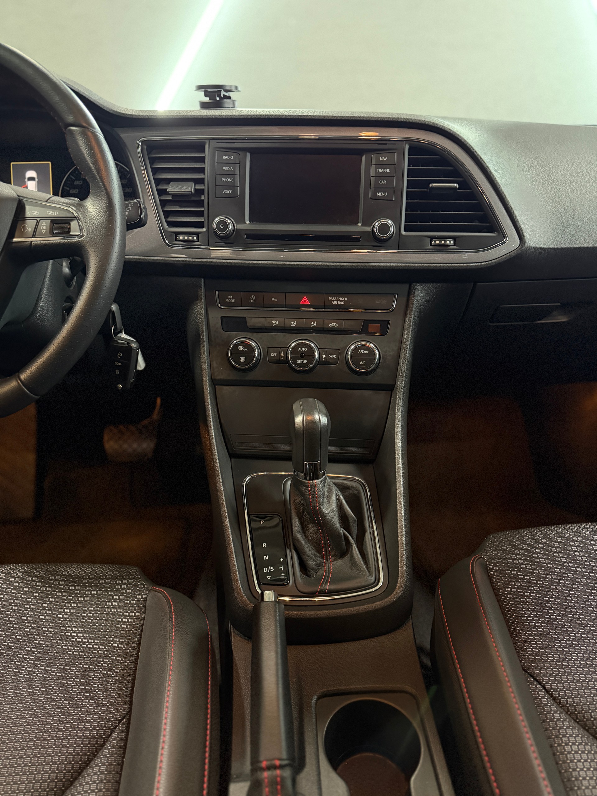 SEAT Leon 2.0 TDI FR DSG-image-15