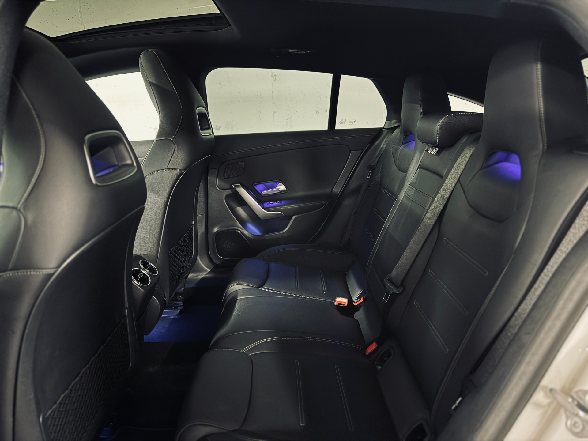 MERCEDES-BENZ CLA 250 Shooting Brake AMG Line 4Matic-image-10
