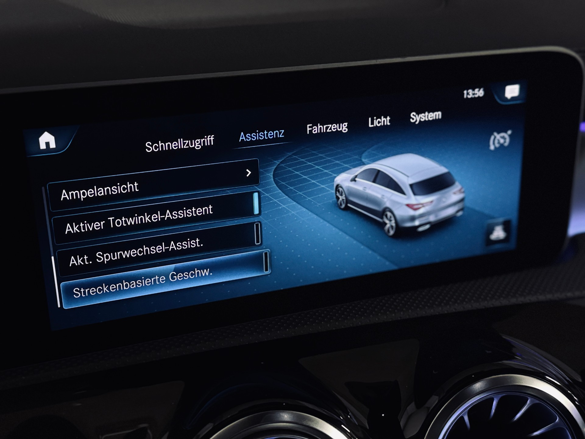 MERCEDES-BENZ CLA 250 Shooting Brake AMG Line 4Matic-image-14
