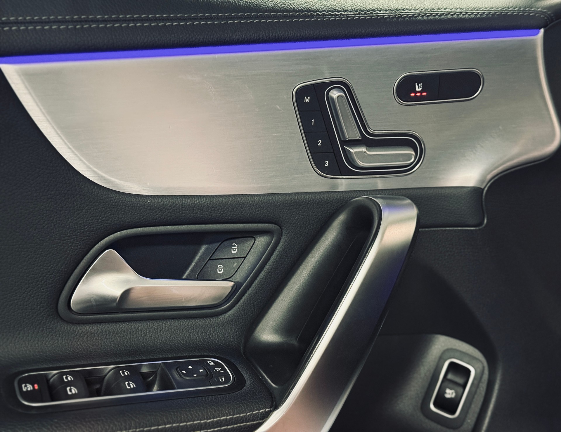 MERCEDES-BENZ CLA 250 Shooting Brake AMG Line 4Matic-image-12