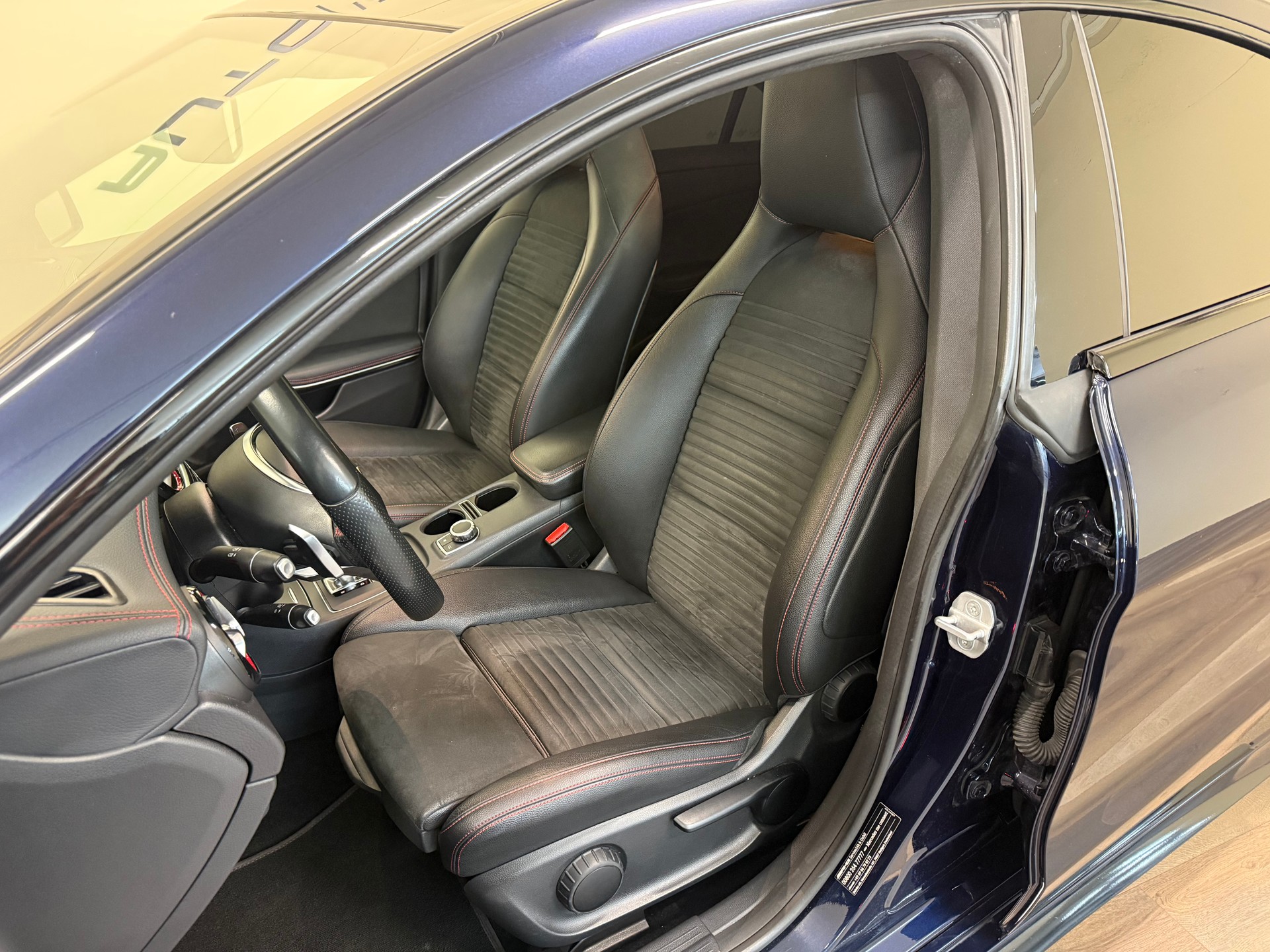 MERCEDES-BENZ CLA 45 AMG 4Matic Speedshift-image-11