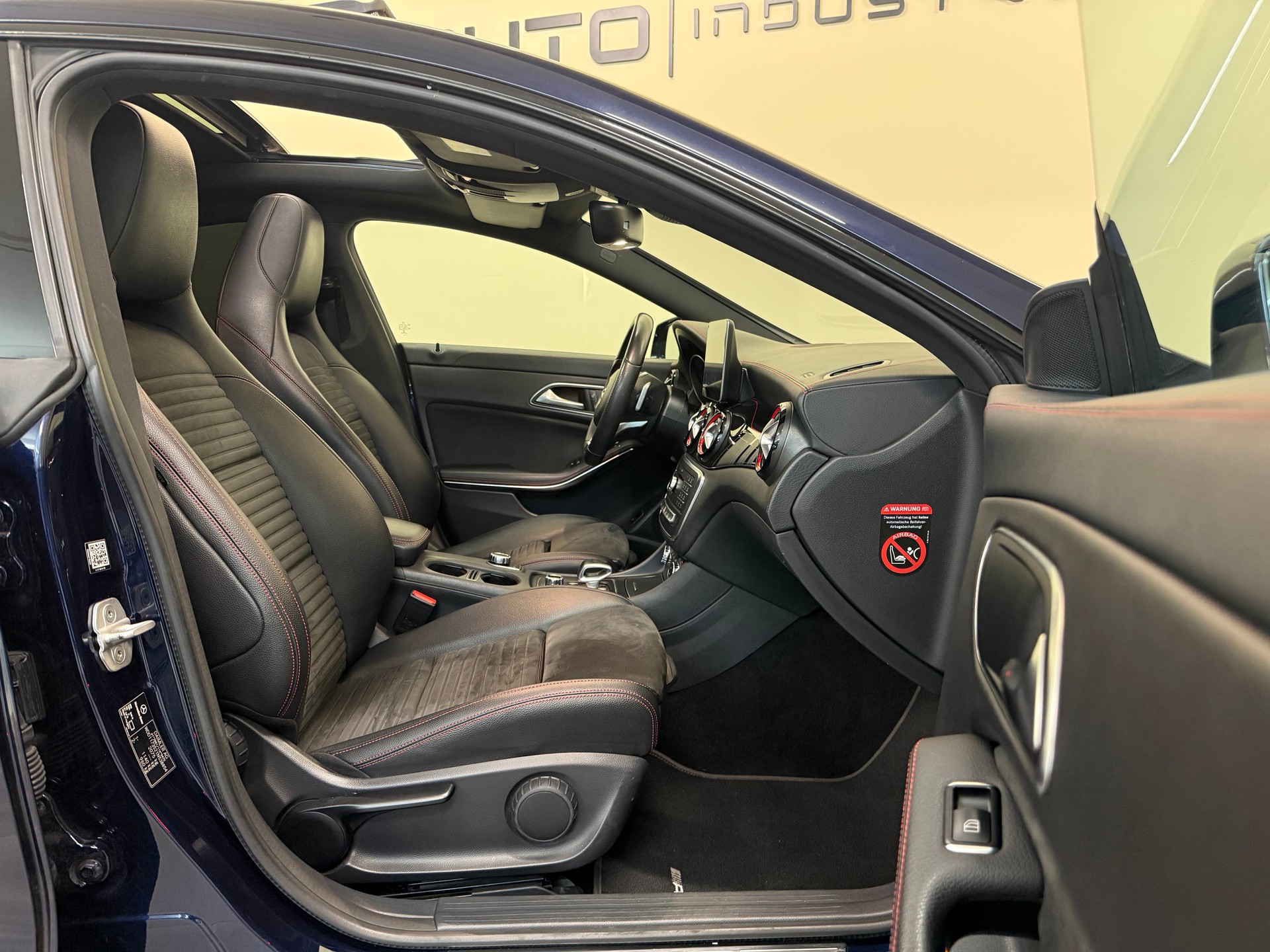 MERCEDES-BENZ CLA 45 AMG 4Matic Speedshift-image-21