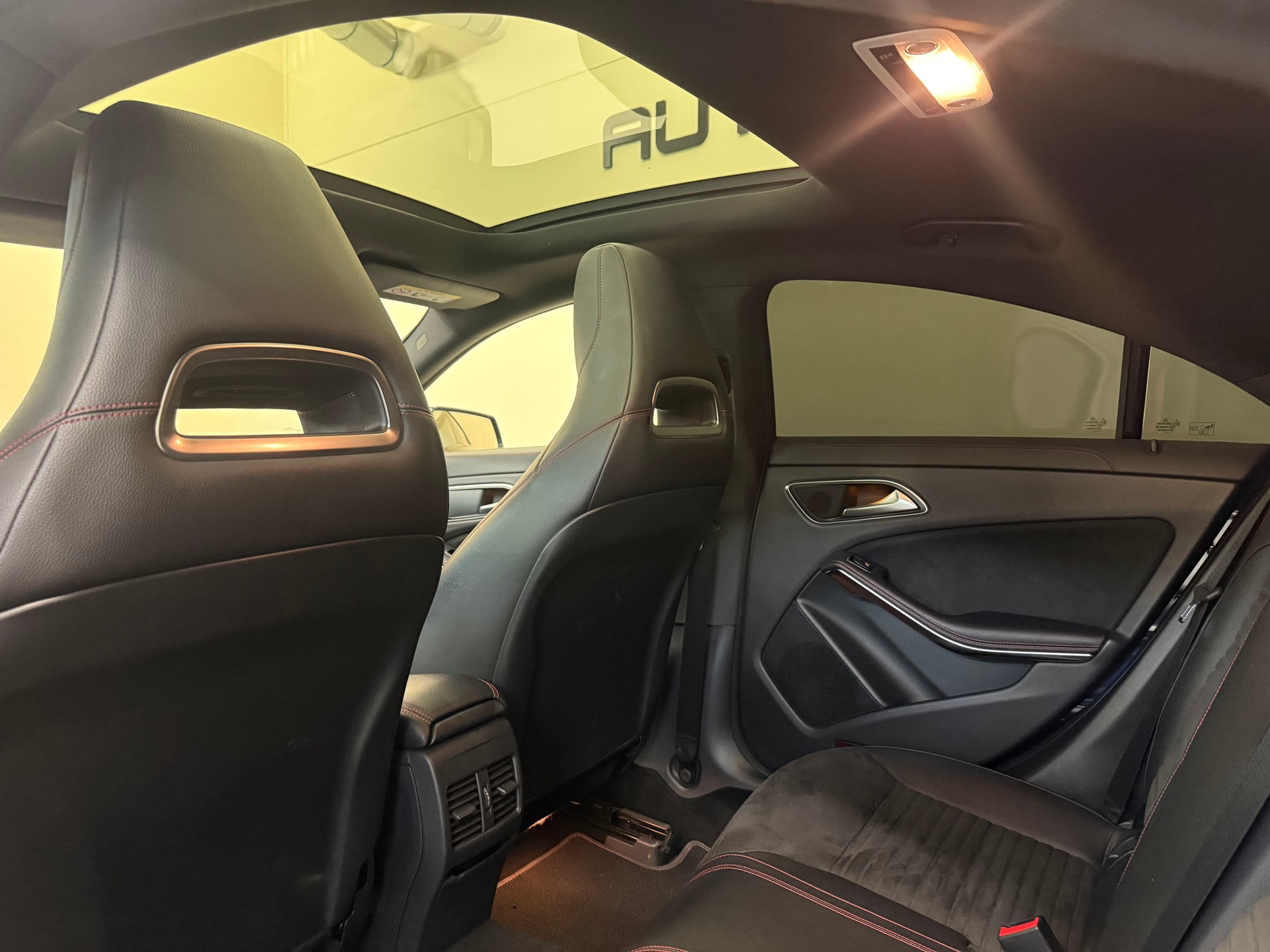 MERCEDES-BENZ CLA 45 AMG 4Matic Speedshift-image-19