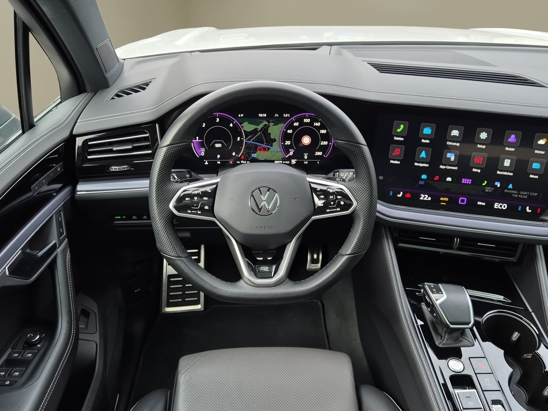 VW Touareg 3.0 TDI R-Line Tiptronic-image-10