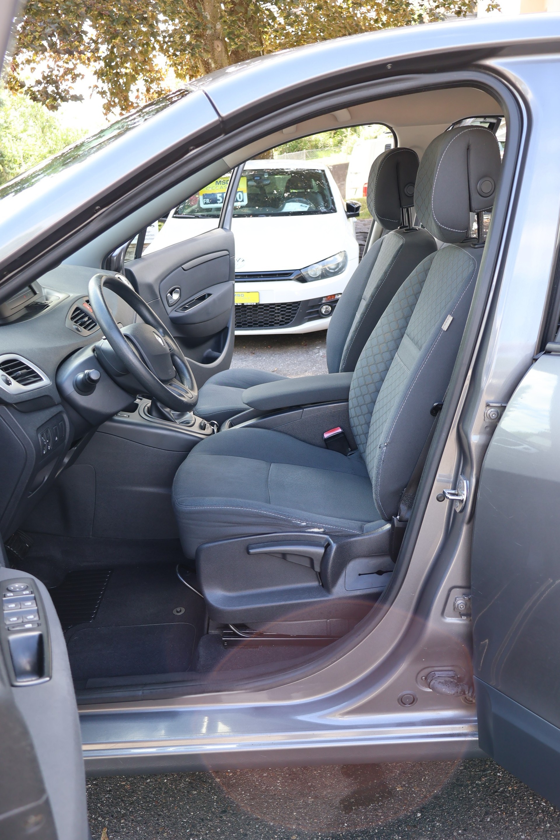 RENAULT Scénic 1.4 16V Turbo Expression-image-9
