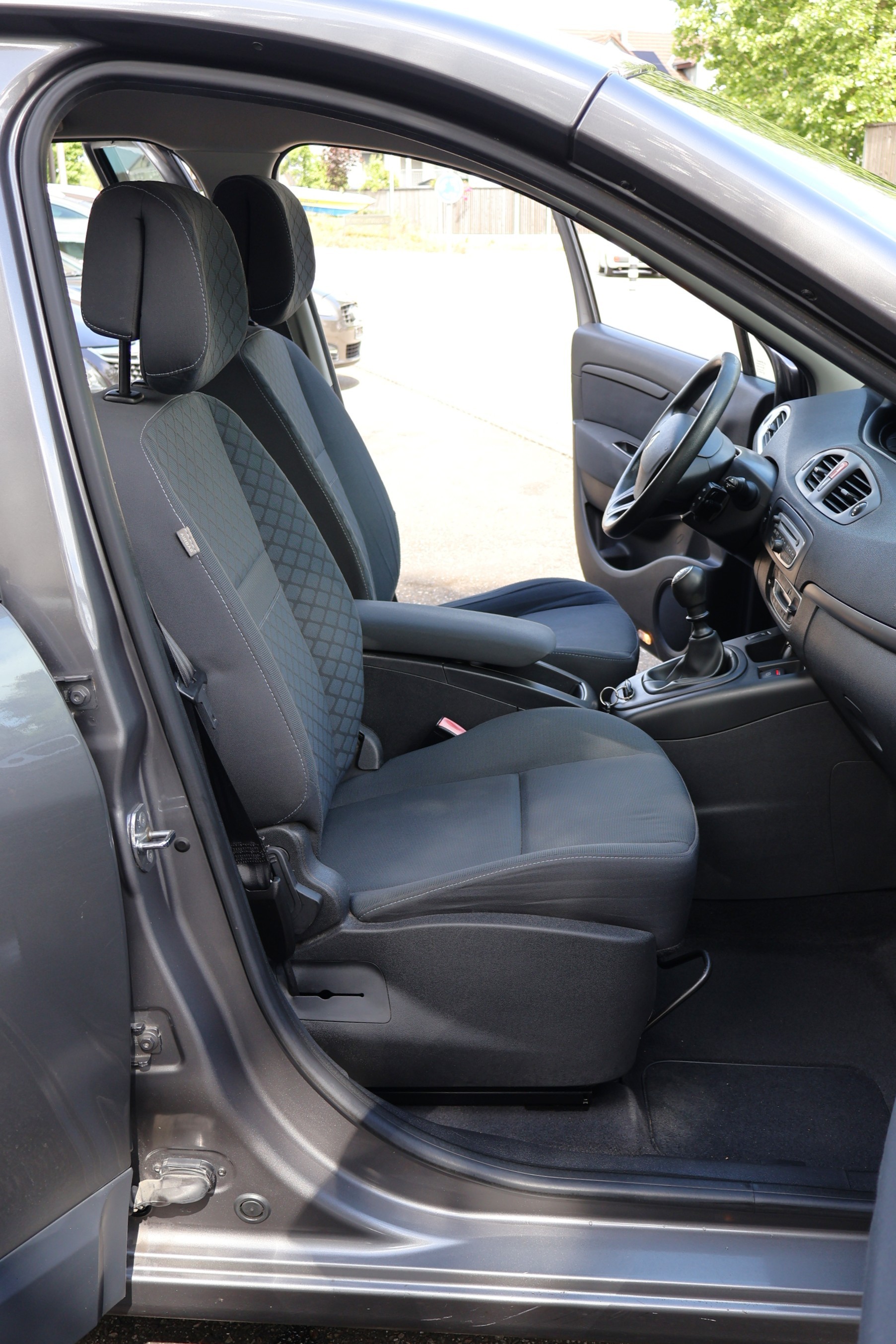 RENAULT Scénic 1.4 16V Turbo Expression-image-11