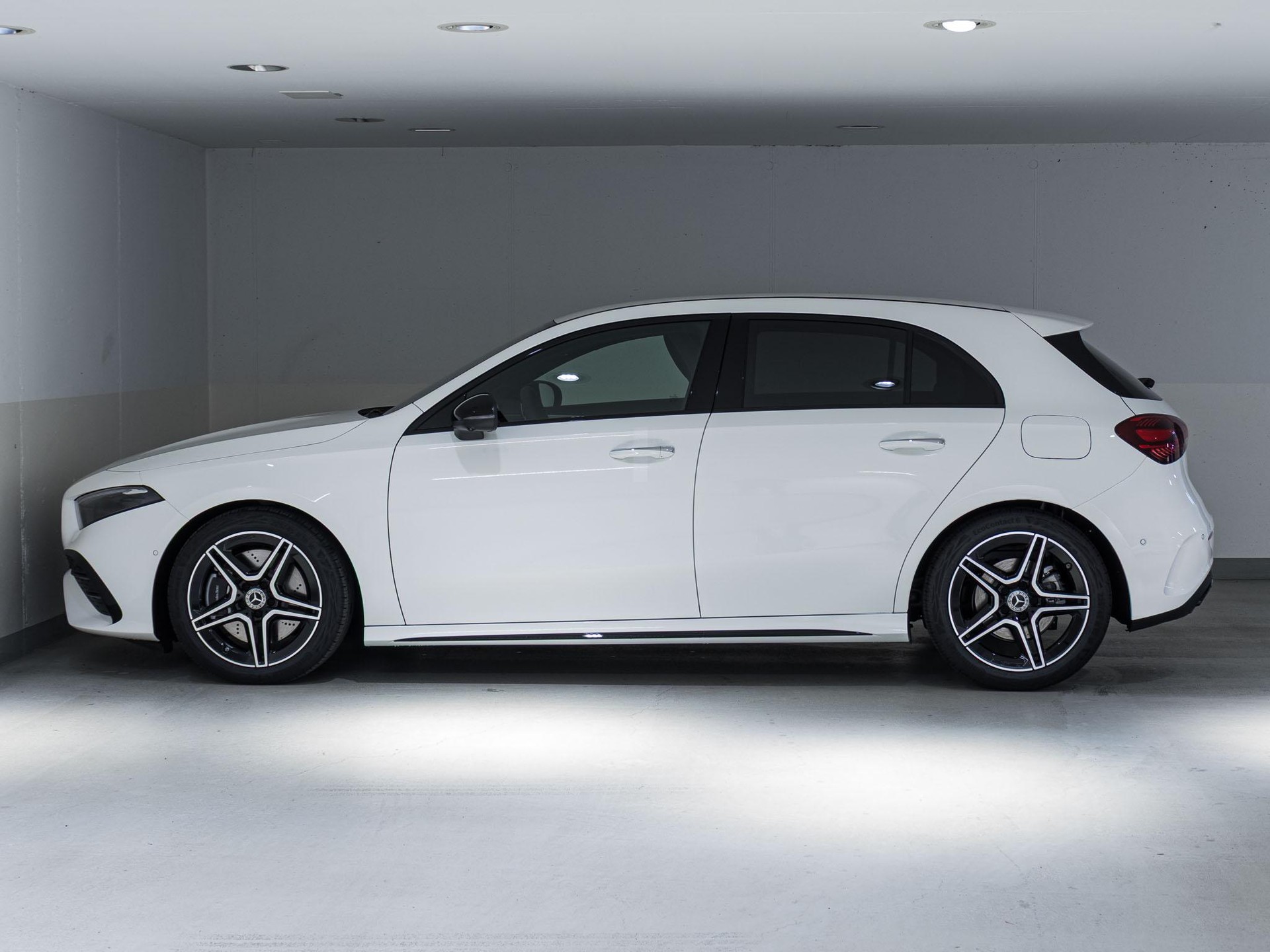 MERCEDES-BENZ A 250 4MATIC-image-4
