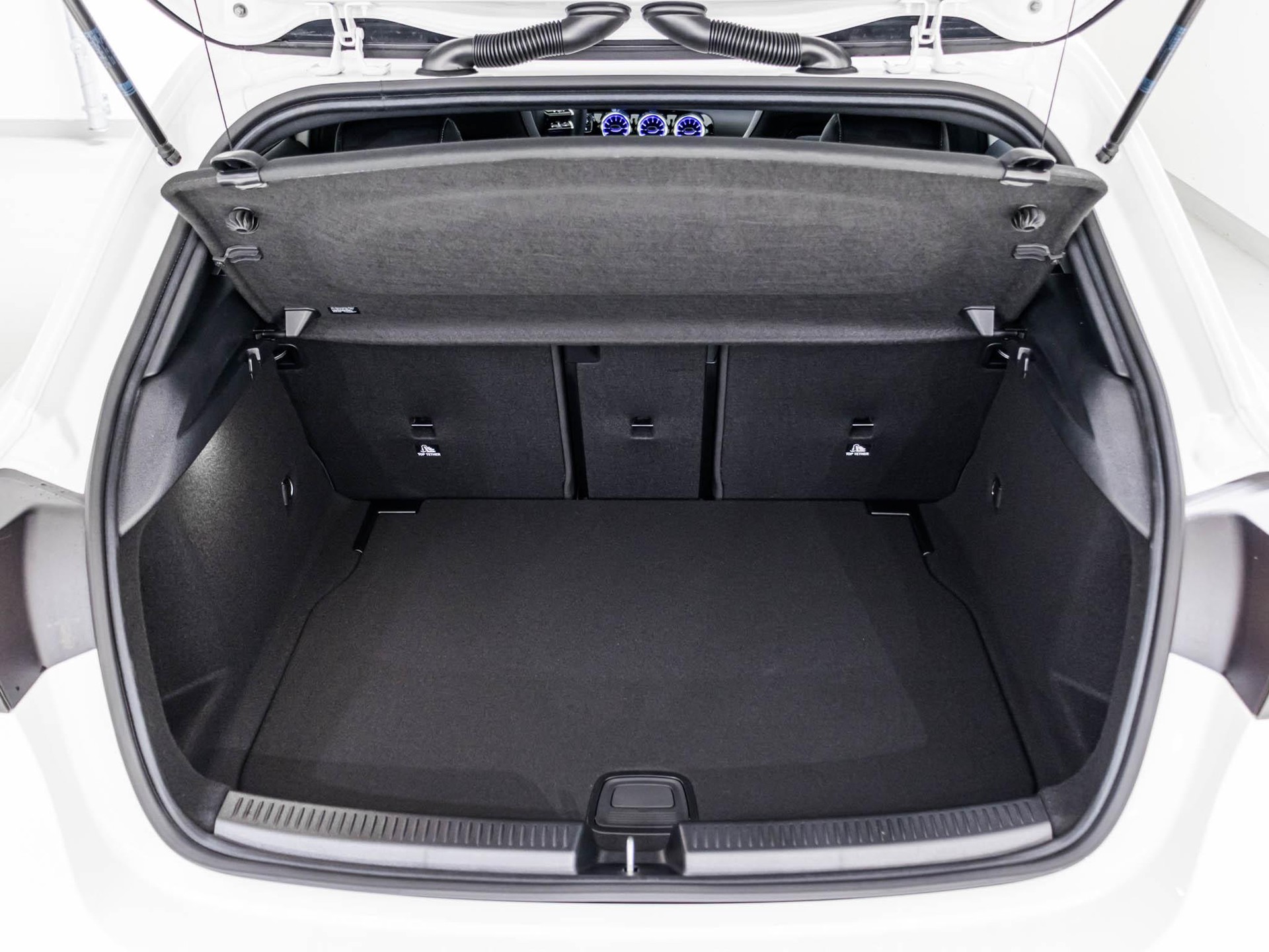 MERCEDES-BENZ A 250 4MATIC-image-12