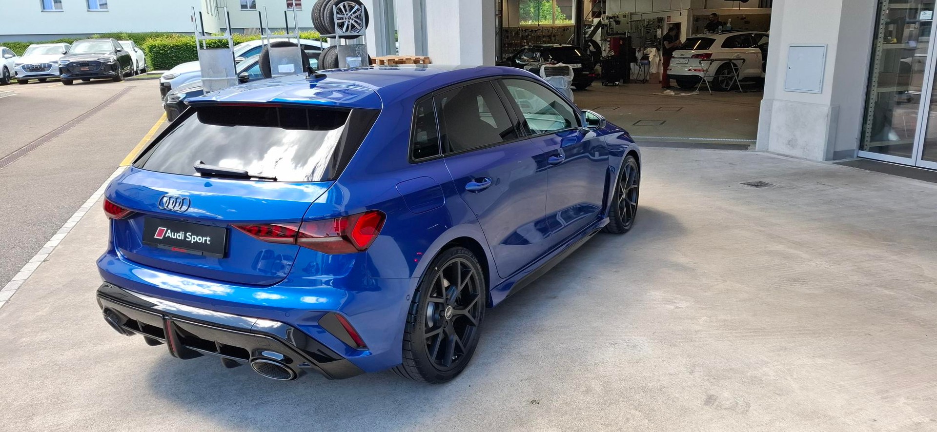 AUDI RS3 Sportback 2.5 TSI quattro S-tronic-image-4