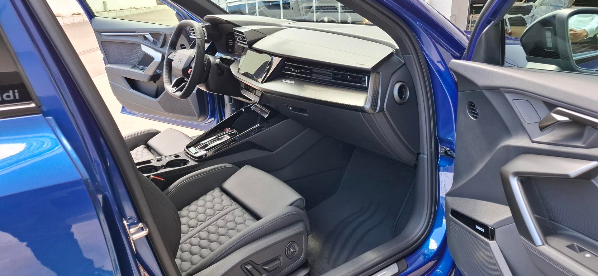 AUDI RS3 Sportback 2.5 TSI quattro S-tronic-image-8