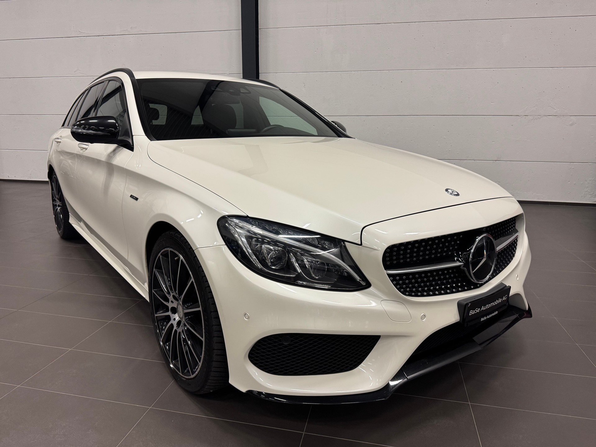 MERCEDES-BENZ C 450 AMG 4Matic 7G-Tronic-showroom-element-3