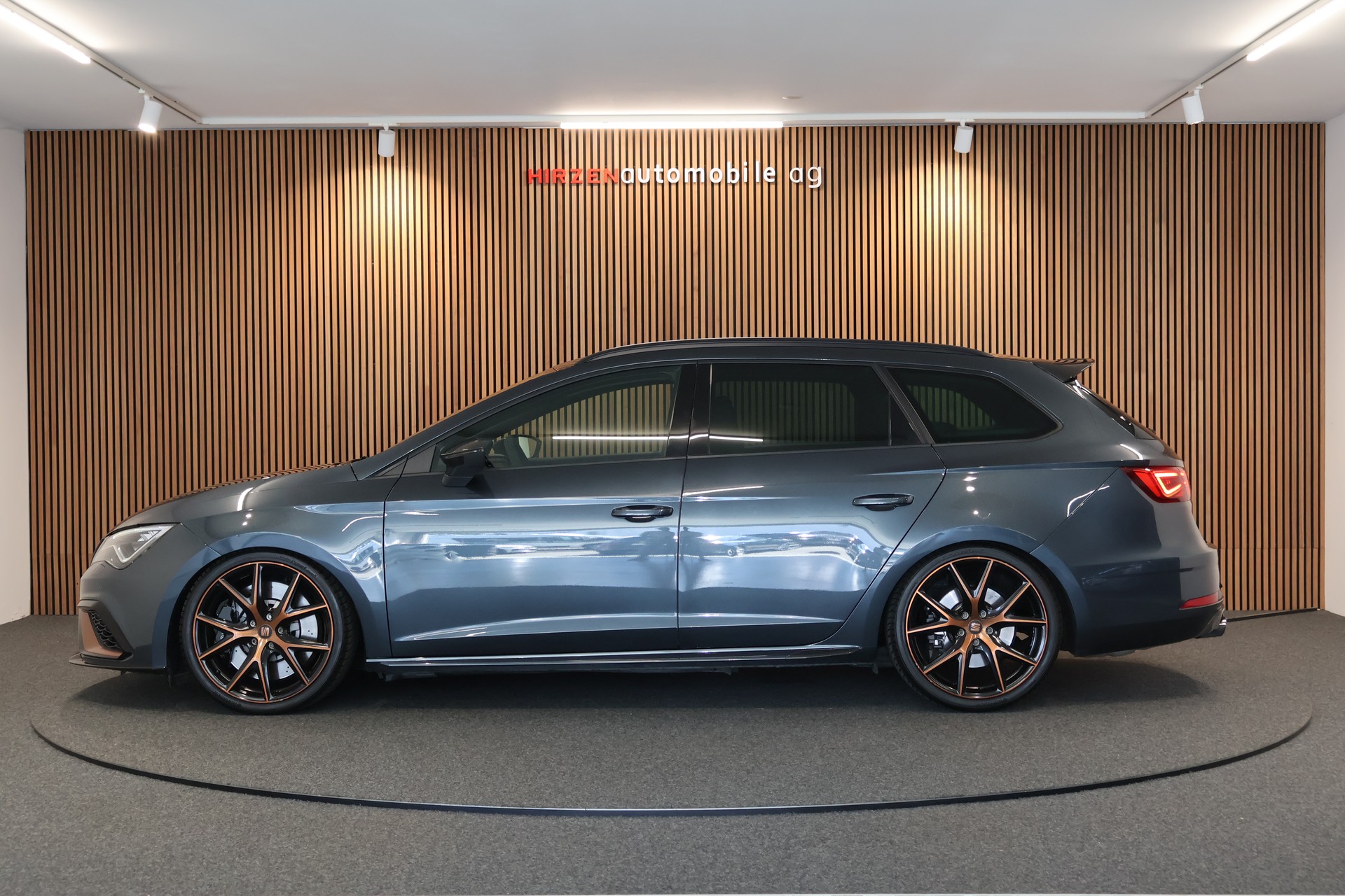 SEAT Leon ST 2.0 TSI Cupra R 370 4 Drive DSG Tuning-showroom-element-1