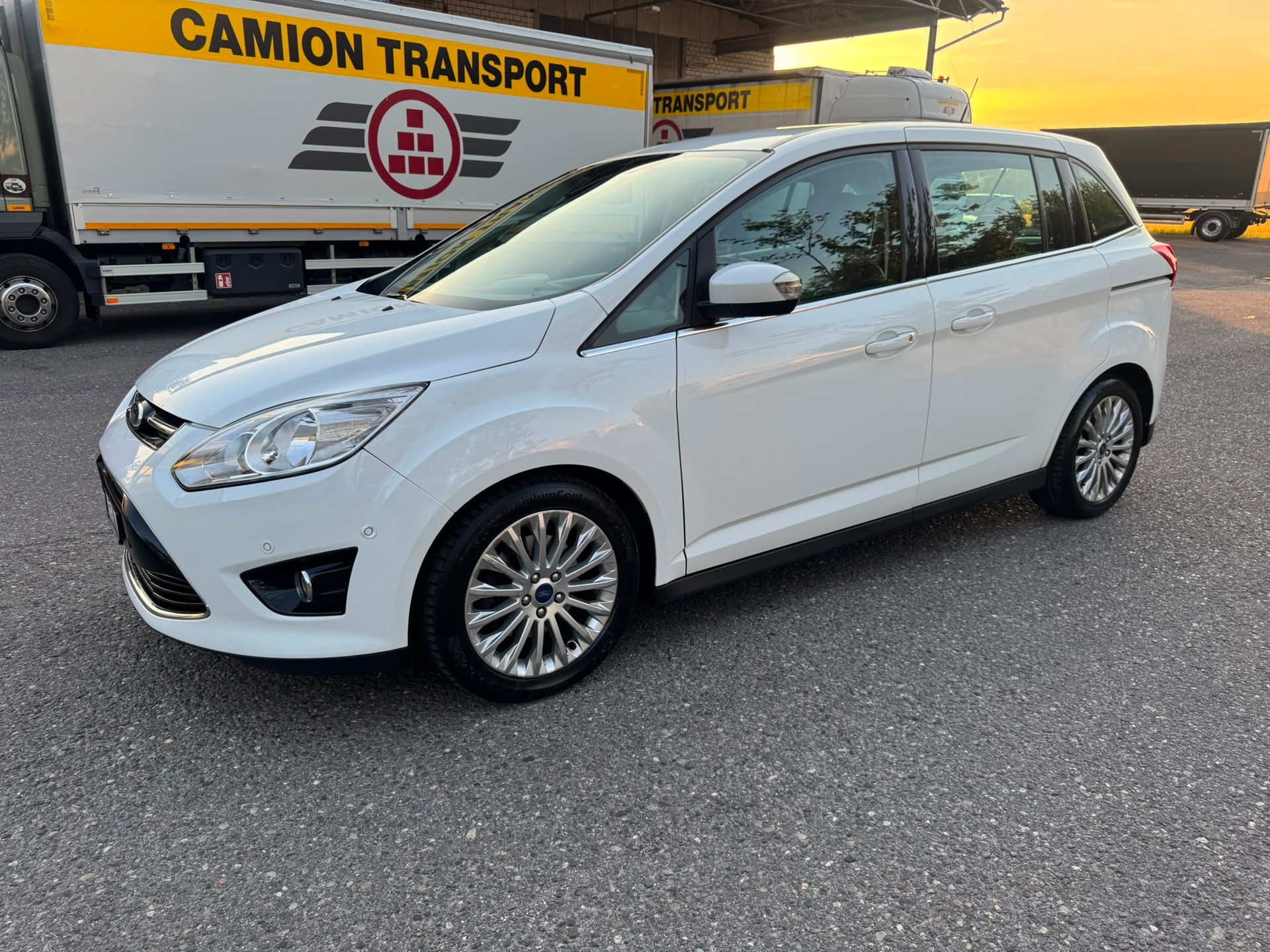 FORD Grand C-Max 2.0 TDCi Titanium PowerShift-showroom-element-1