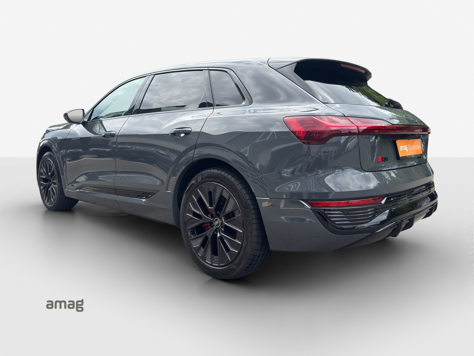 AUDI Q8 50 e-tron Black Edition quattro-showroom-element-2